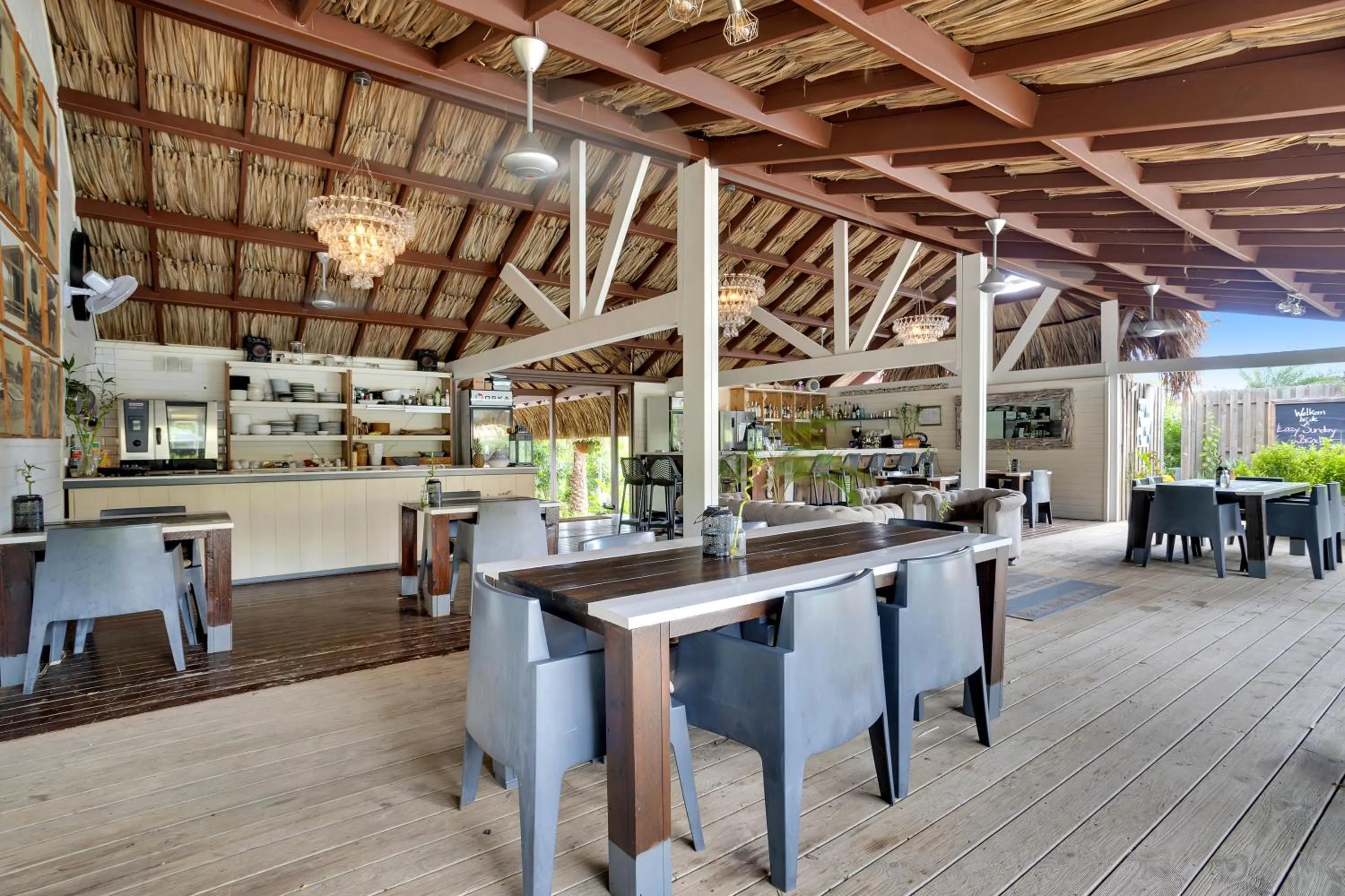 Restaurant/places to eat in Red Palm Village