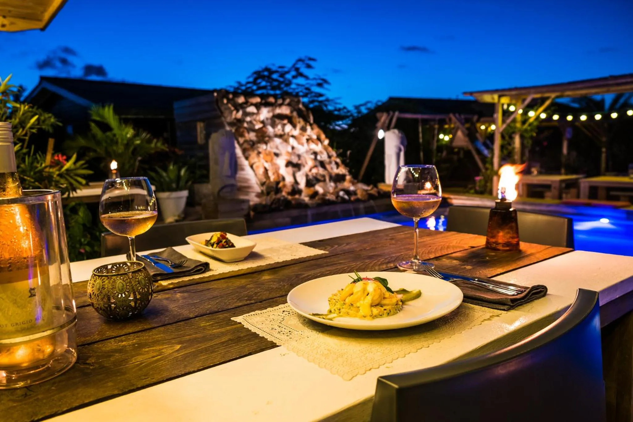 Restaurant/places to eat in Red Palm Village