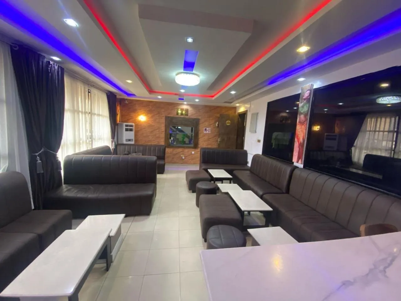 Restaurant/places to eat in Presken Hotel Mojidi, Allen Ikeja