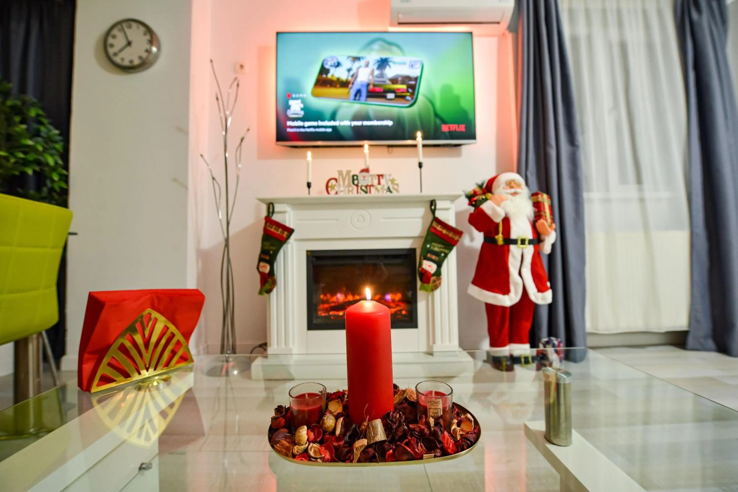 Communal lounge/ TV room in CityScape Bucharest