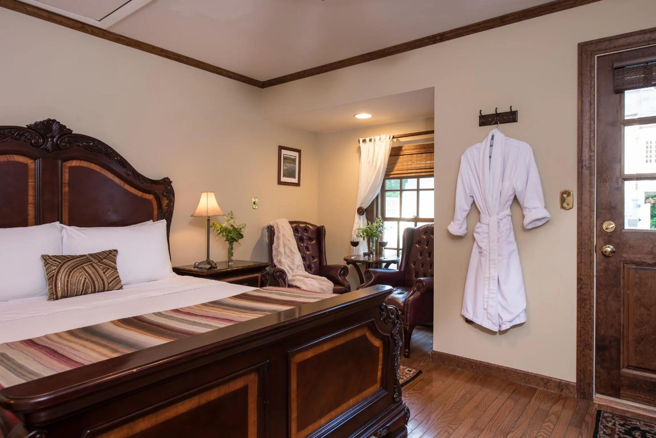 Bedroom, Bed in Inn on Putney Road