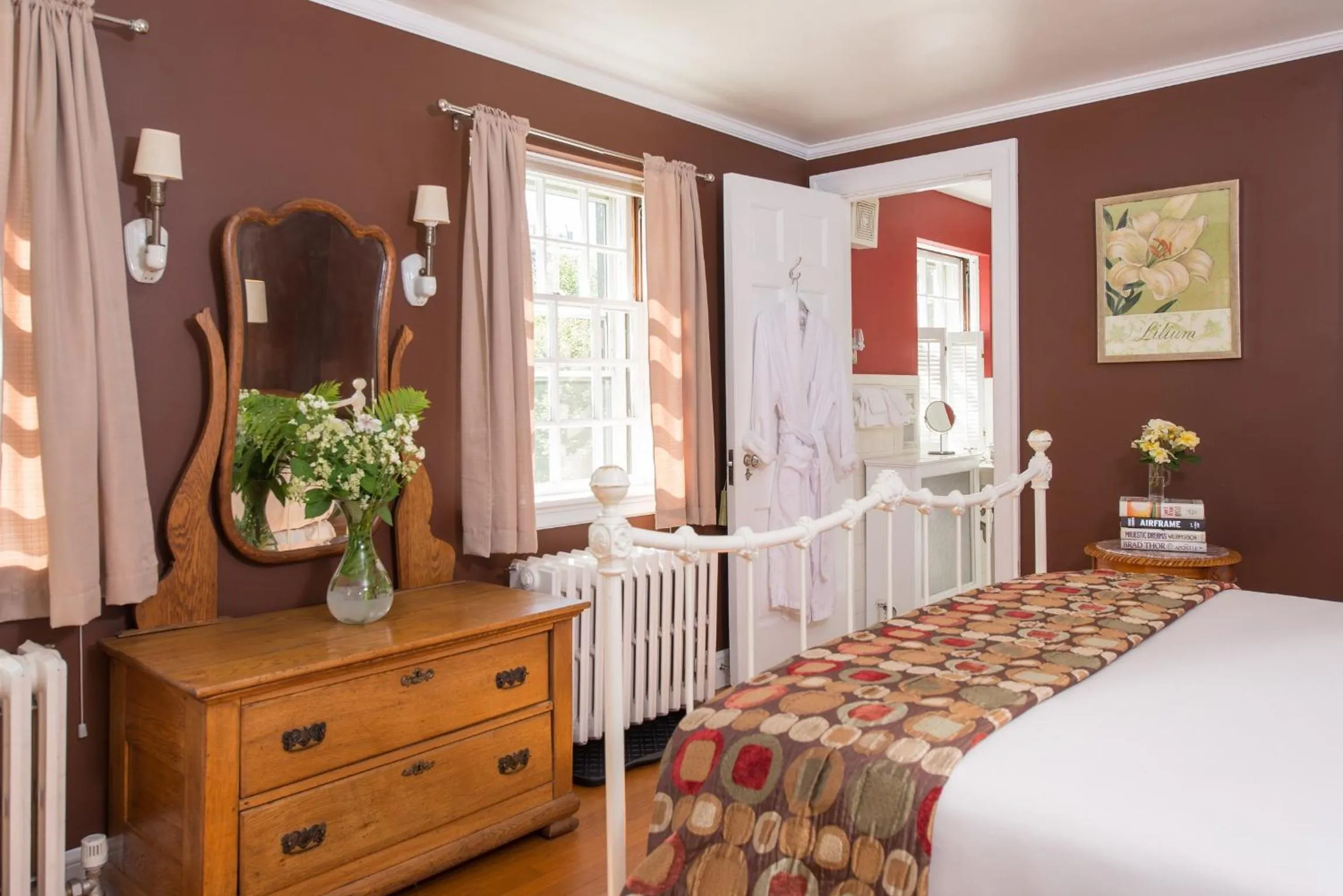 Bedroom, Bed in Inn on Putney Road