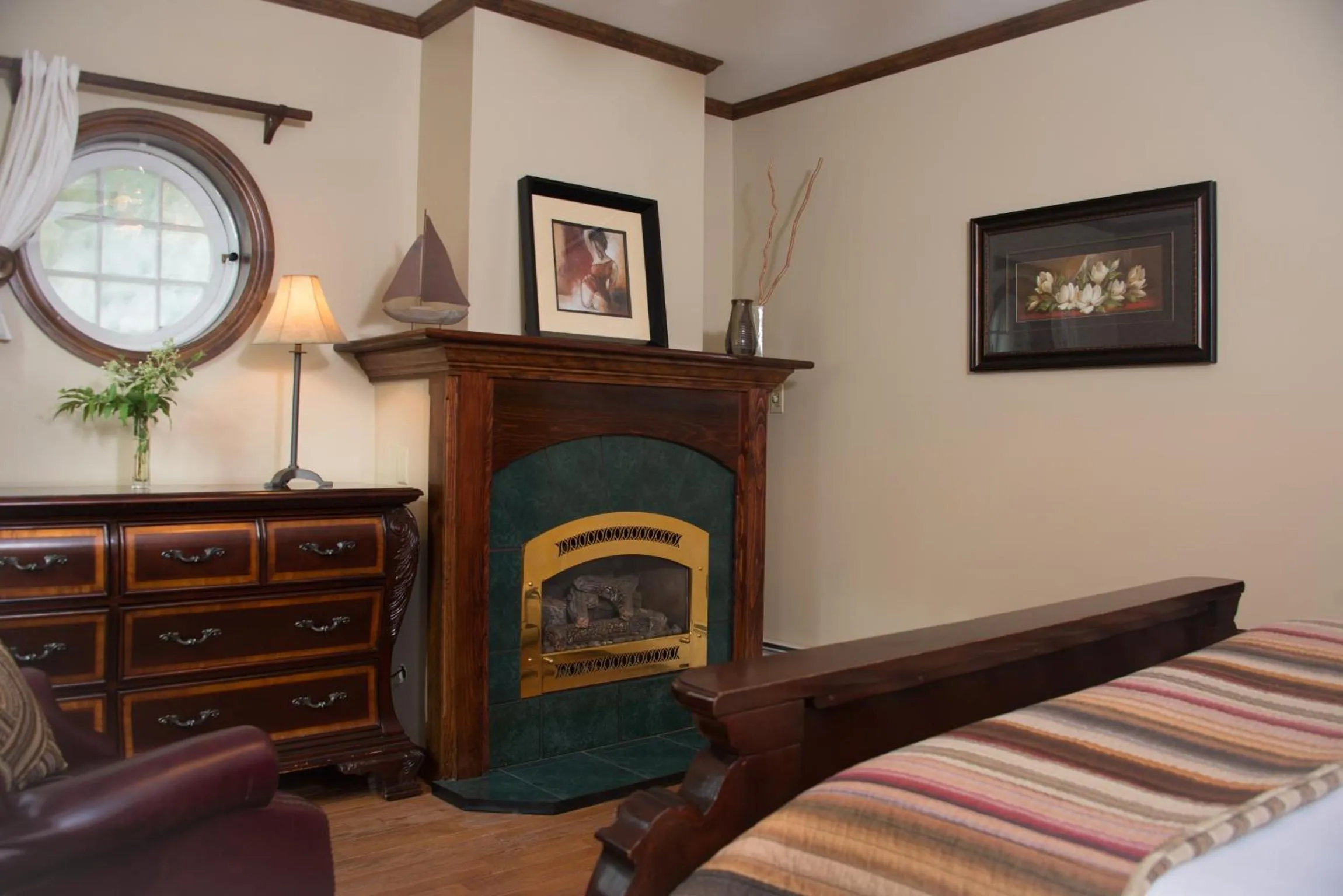 Bedroom, Bed in Inn on Putney Road