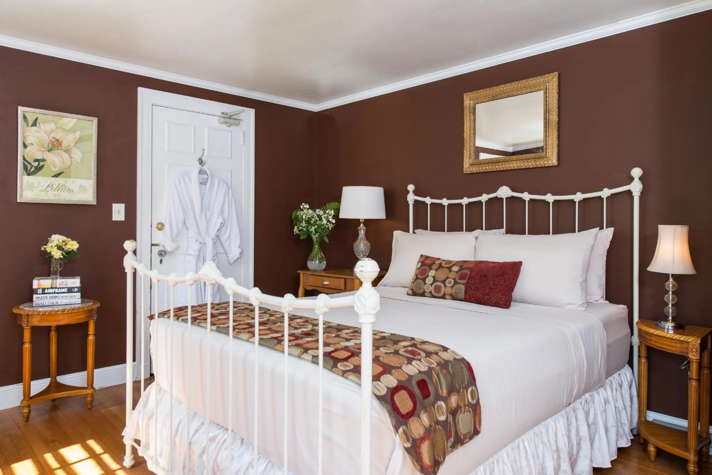 Bedroom, Bed in Inn on Putney Road