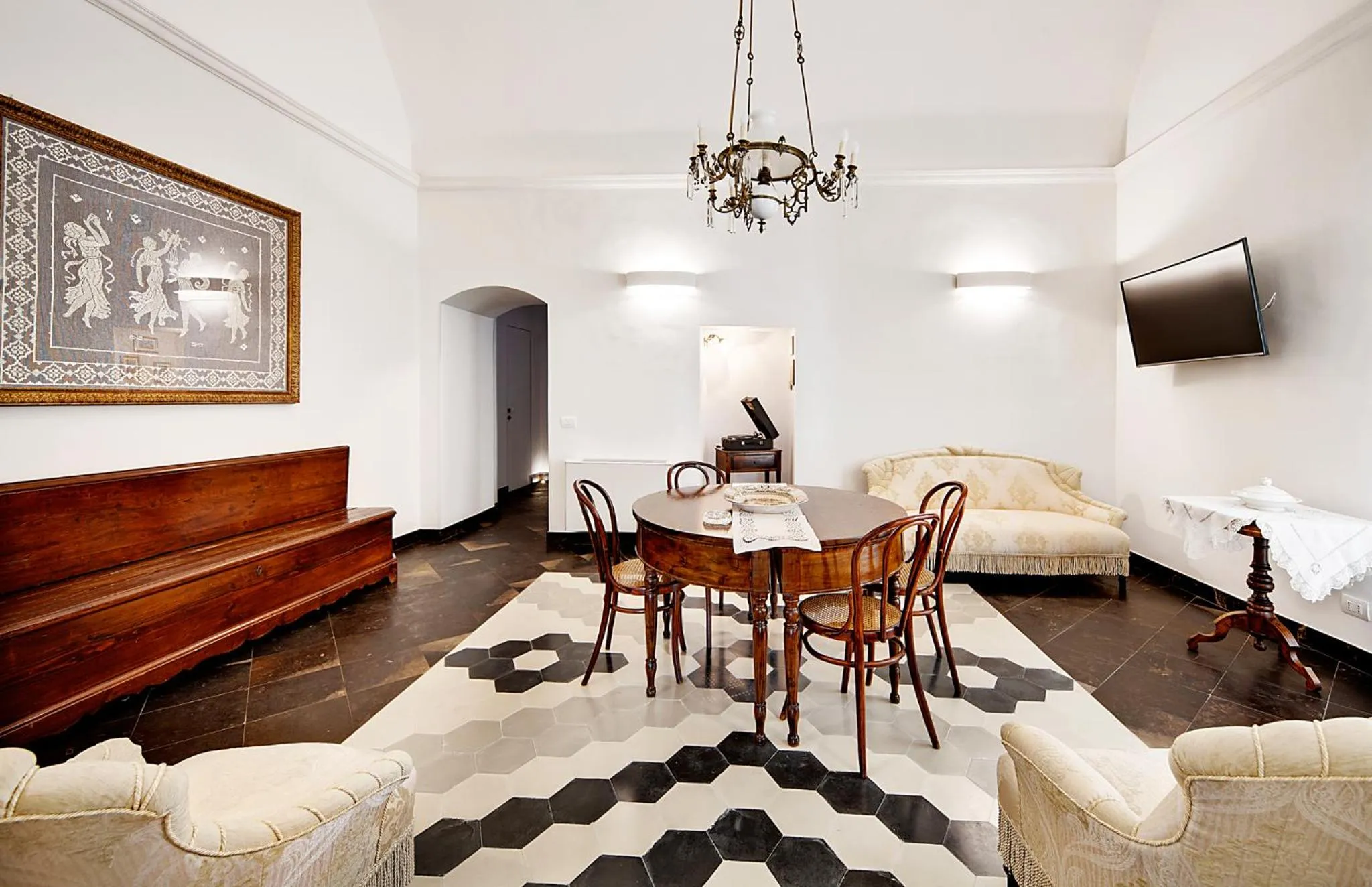 Photo of the whole room in Epoca - Camere con stile