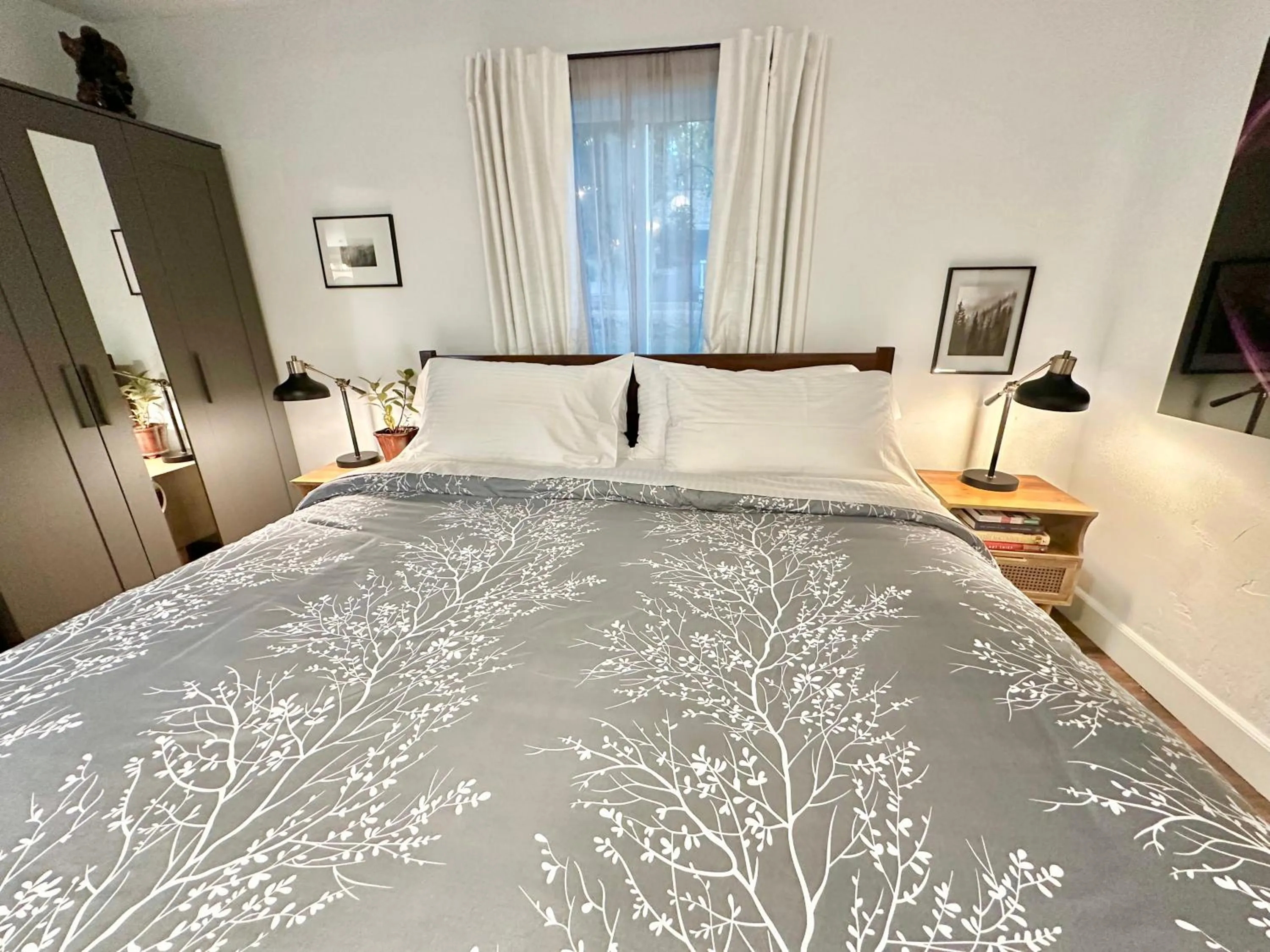 Bed in The Pines Inn and Cottages