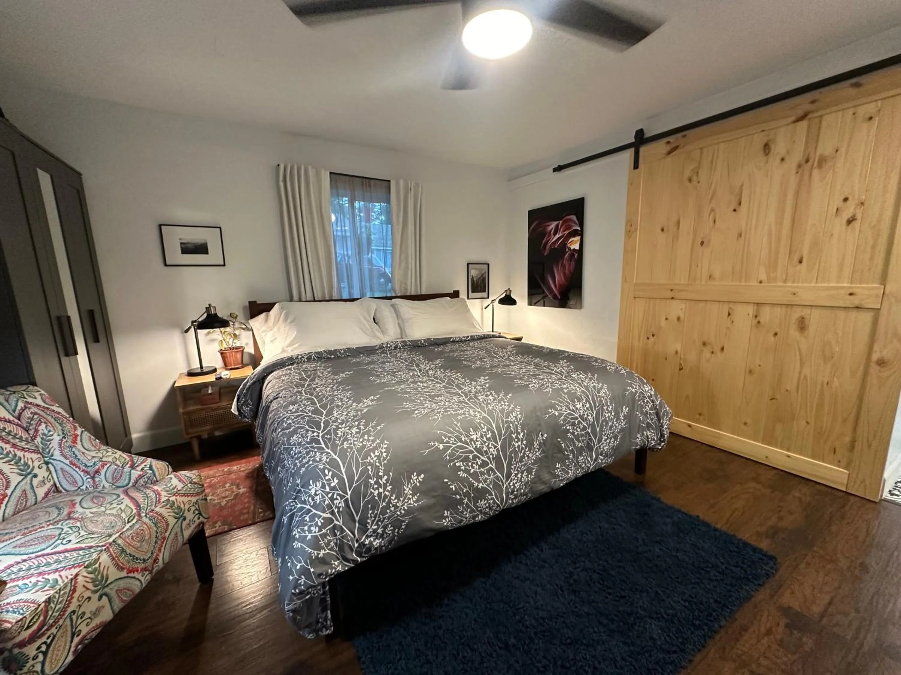 Bed in The Pines Inn and Cottages