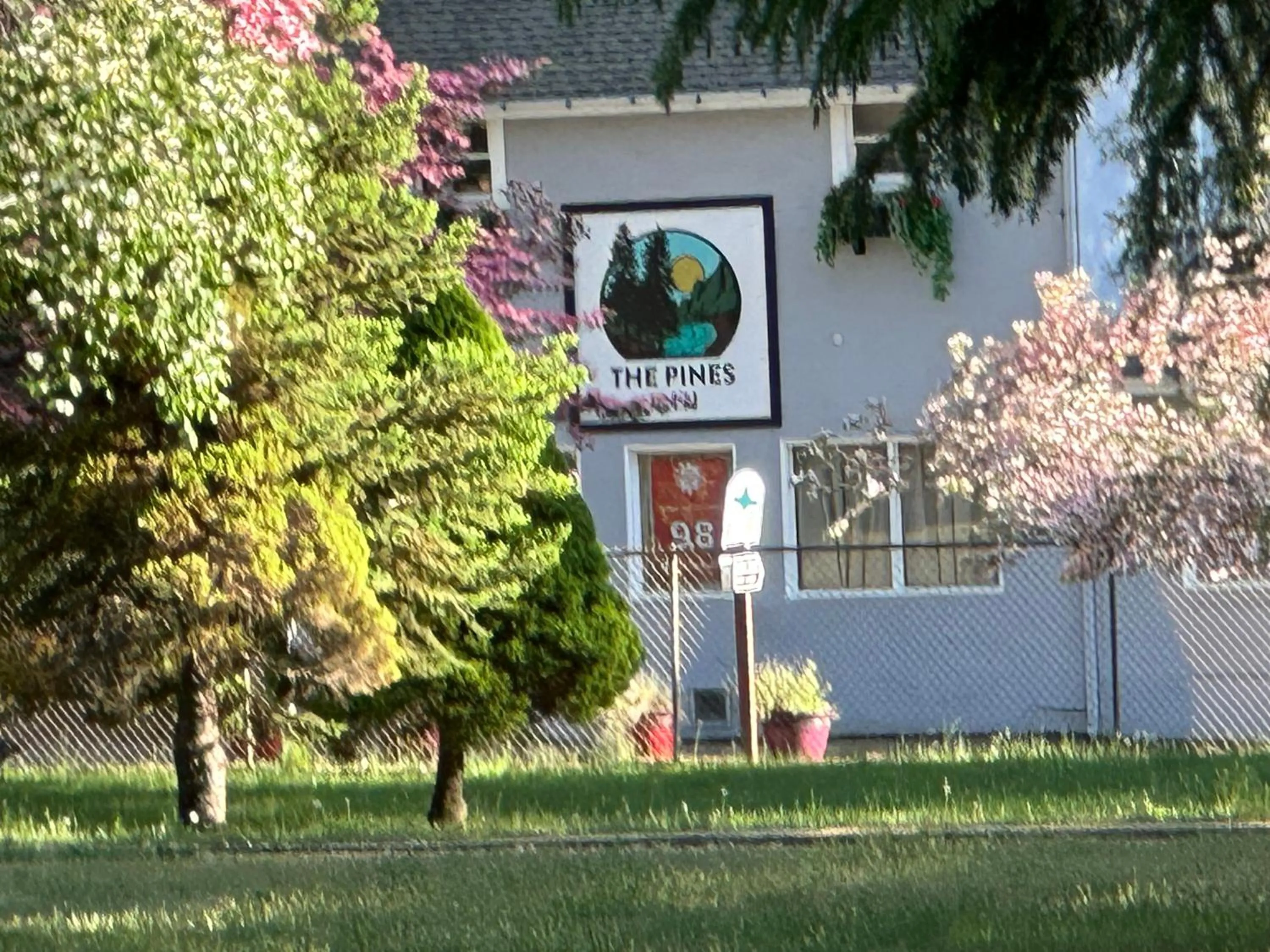 The Pines Inn and Cottages