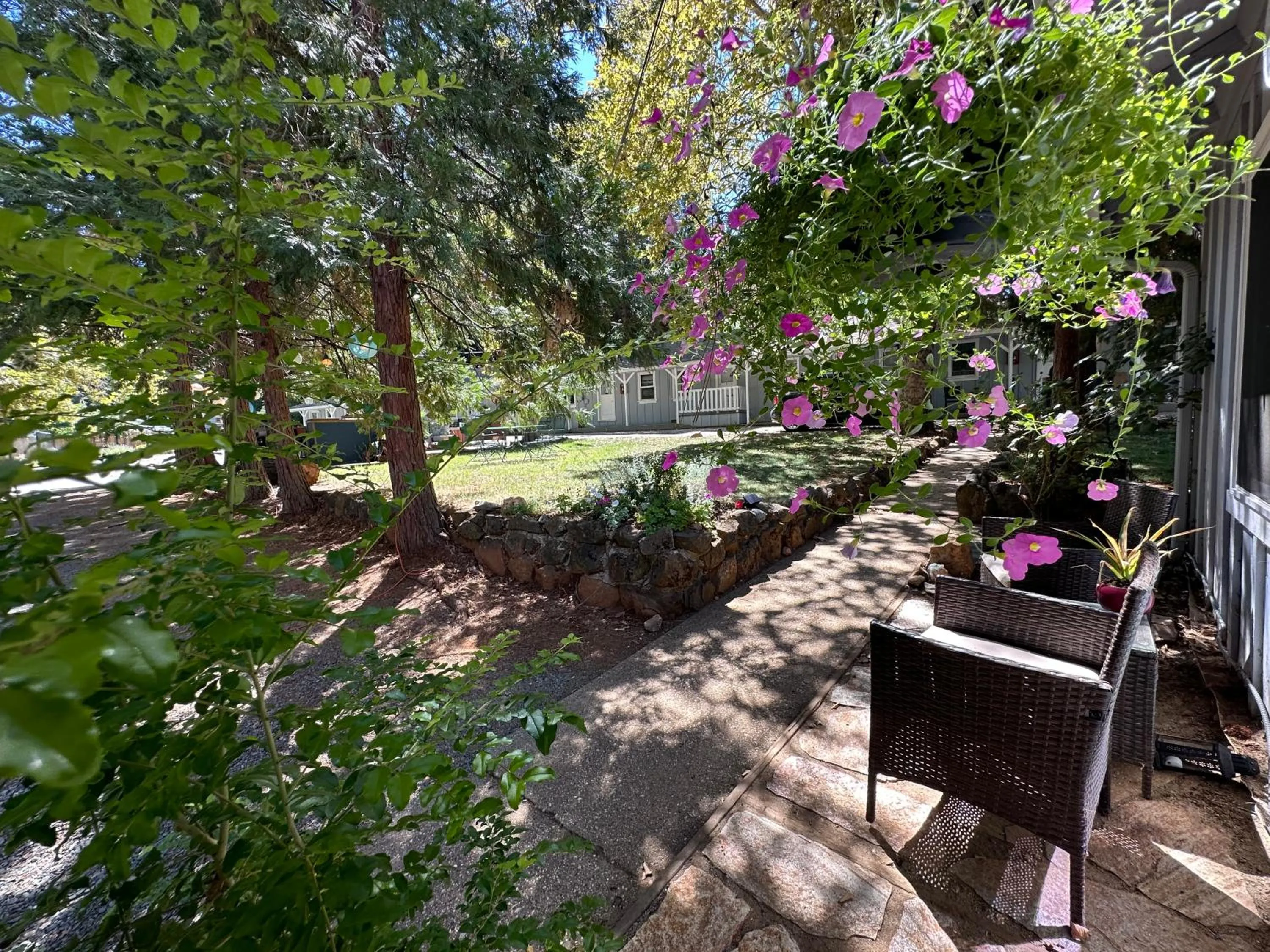 Balcony/Terrace in The Pines Inn and Cottages