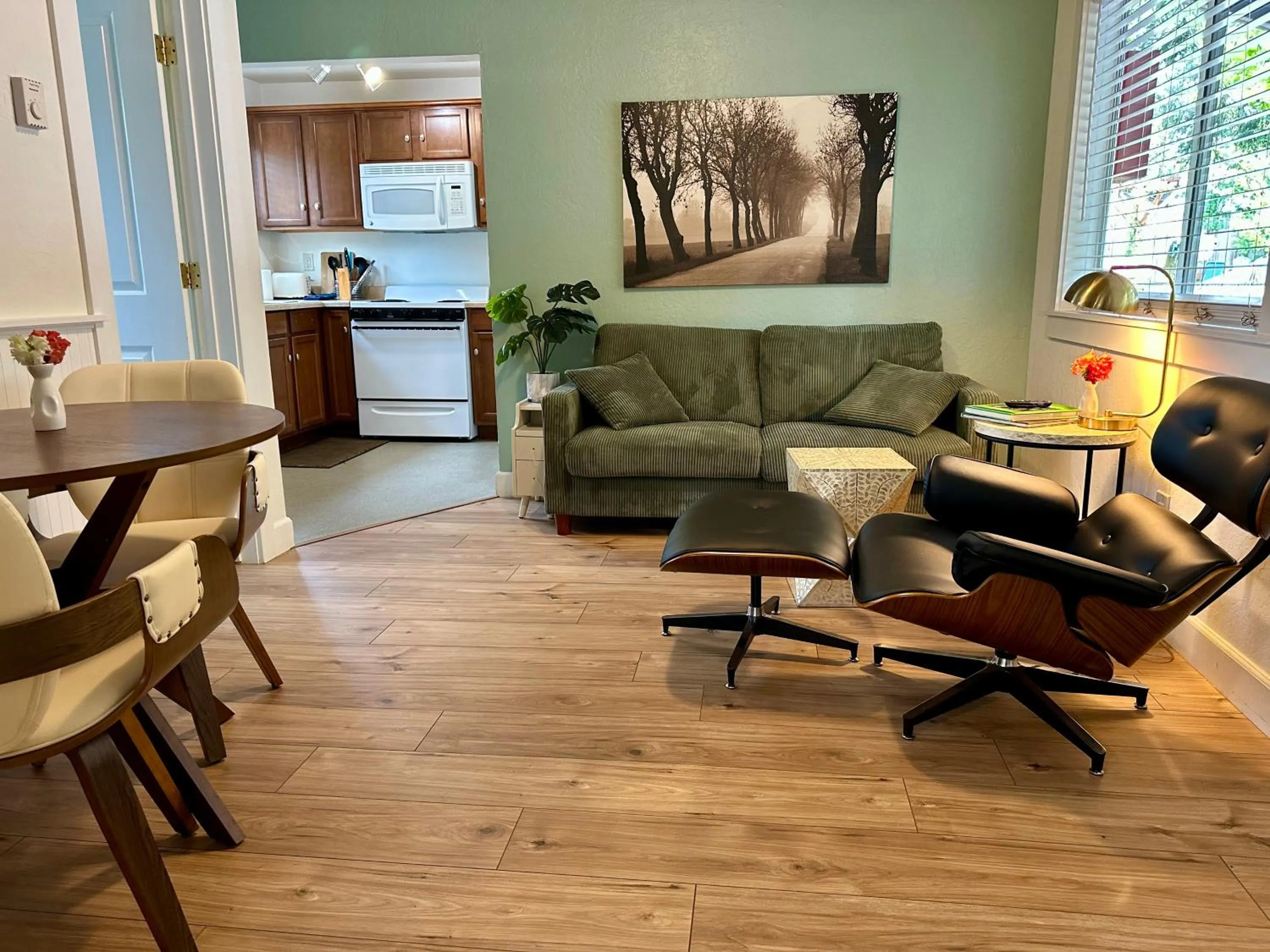 The Pines Inn and Cottages