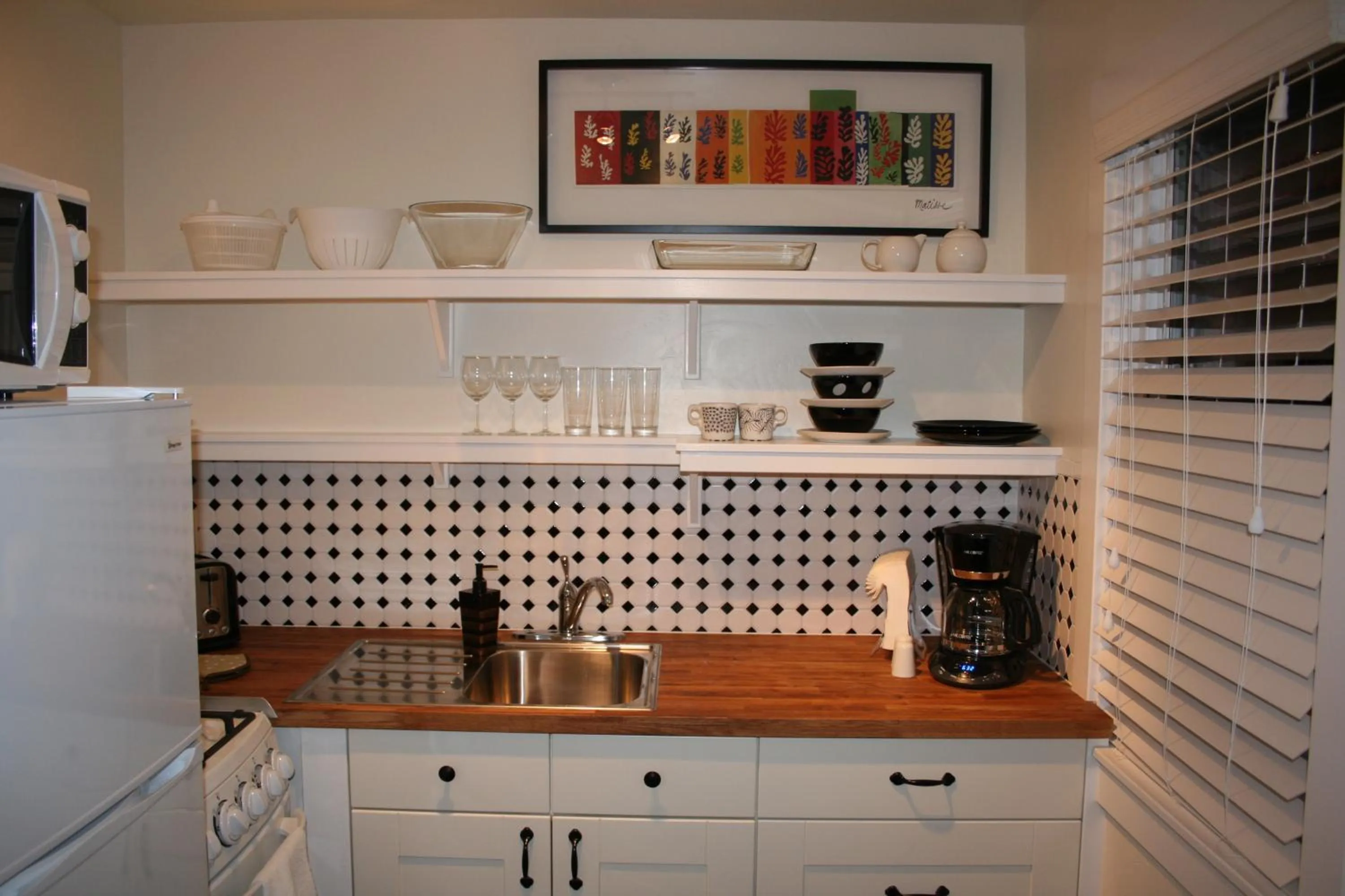 Coffee/tea facilities in The Pines Inn and Cottages