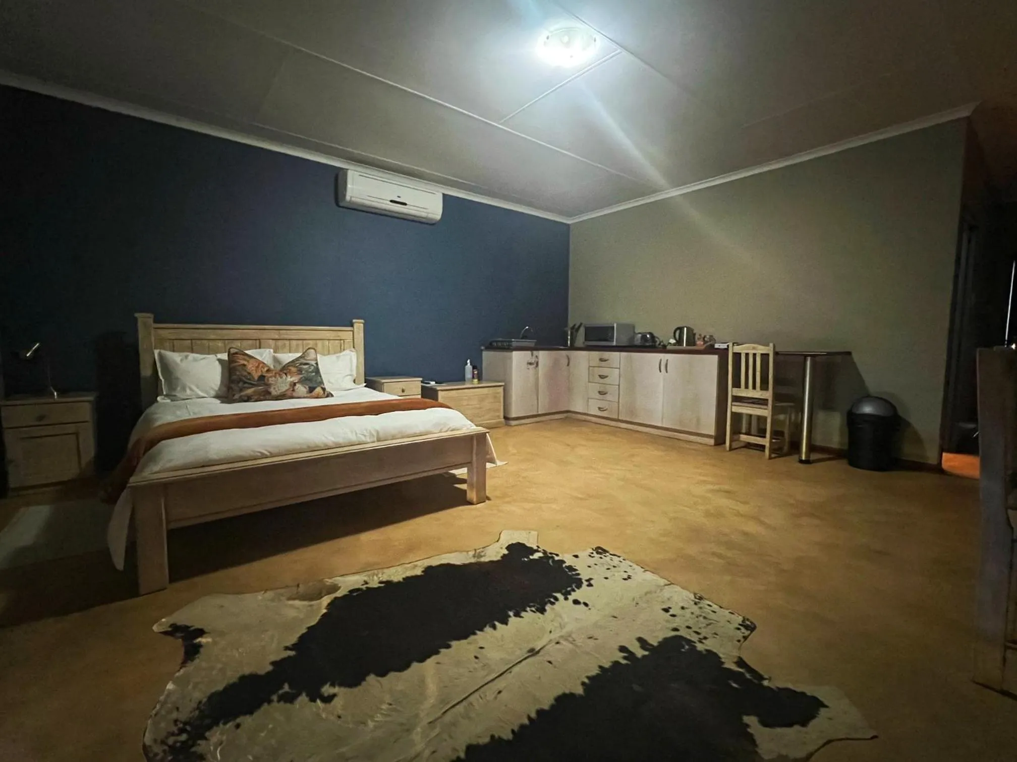 Photo of the whole room, Bed in Lake Grappa Guestfarm