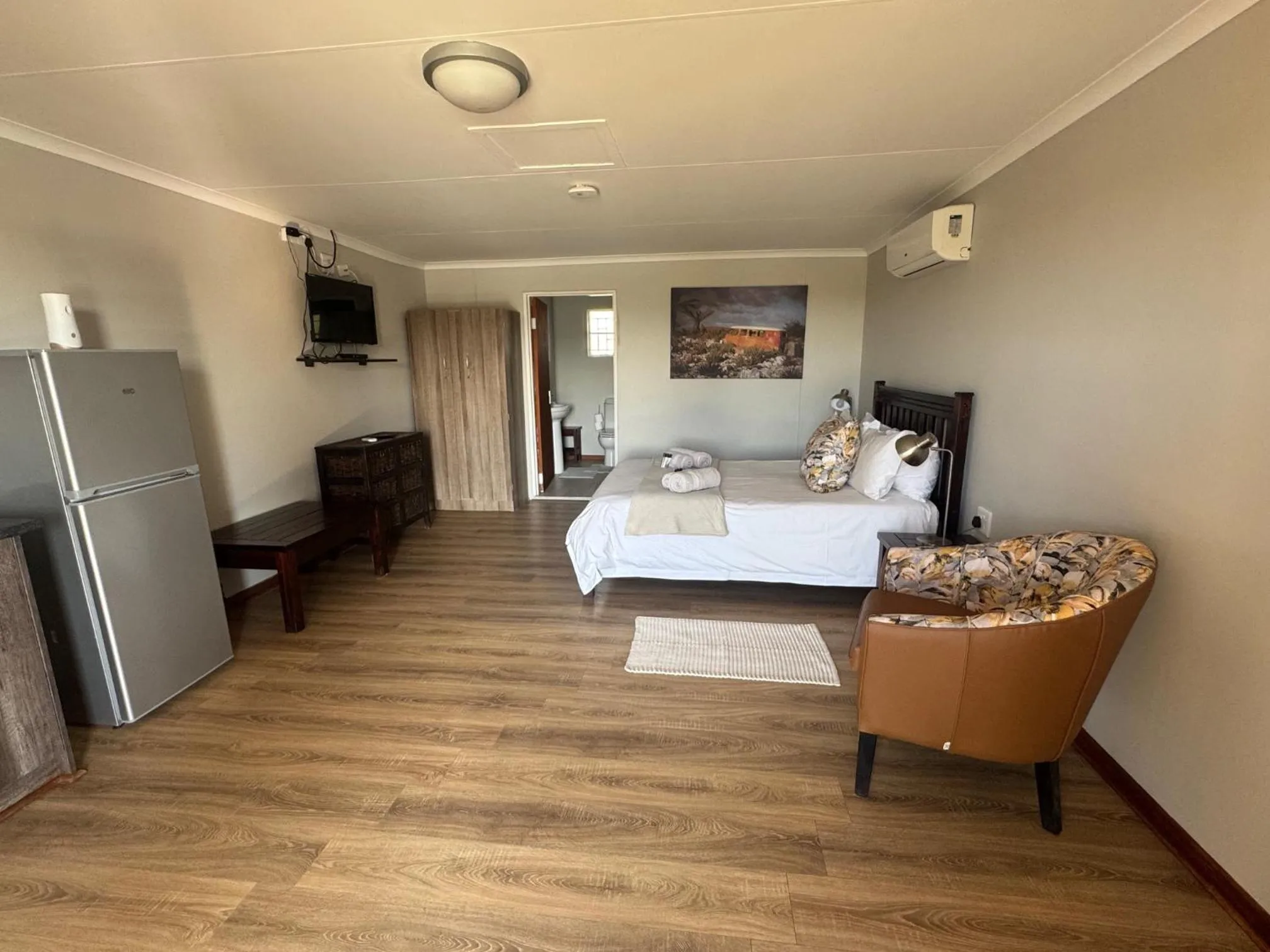 Photo of the whole room, Bed in Lake Grappa Guestfarm