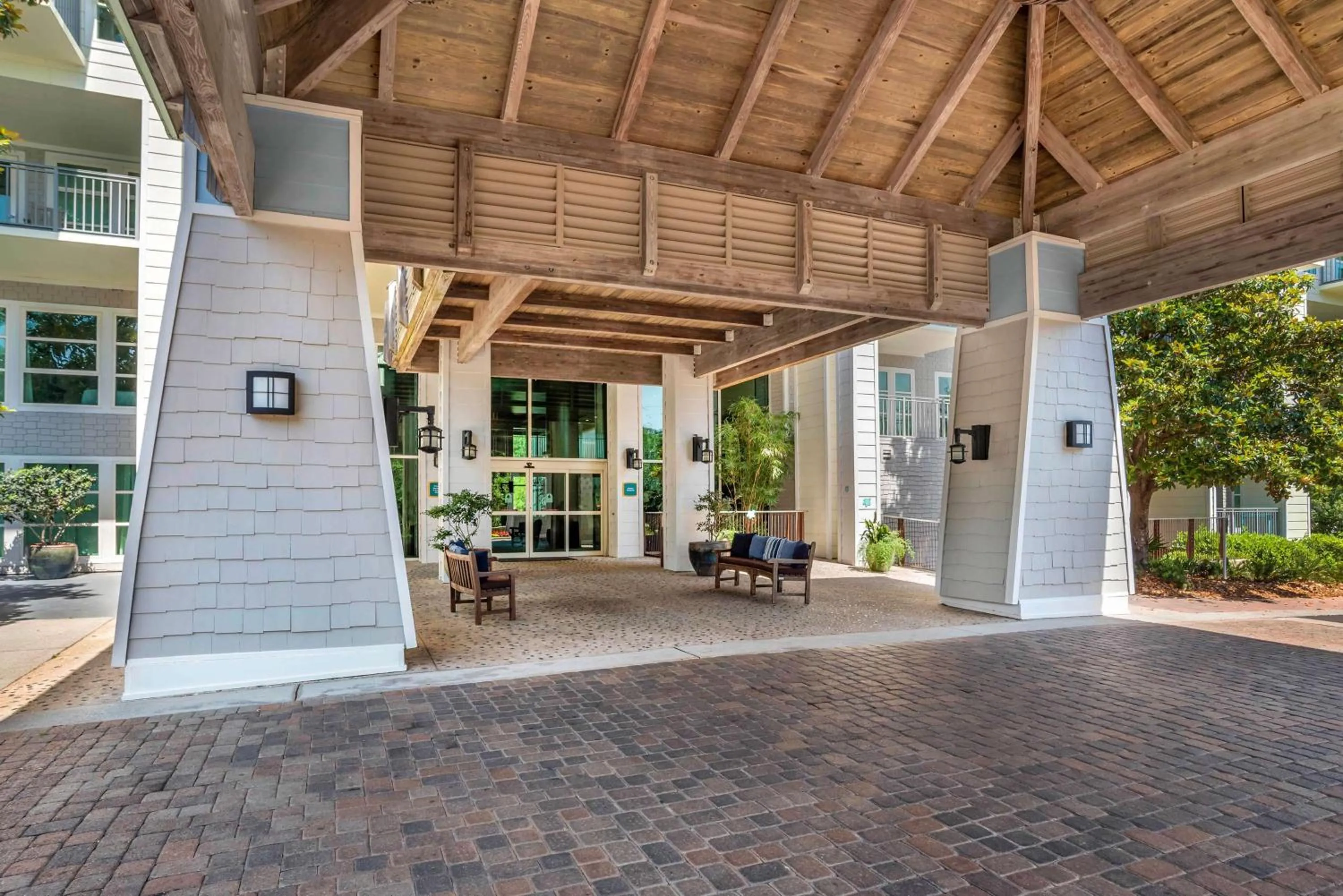 Property building in Hilton Grand Vacations Club Sandestin