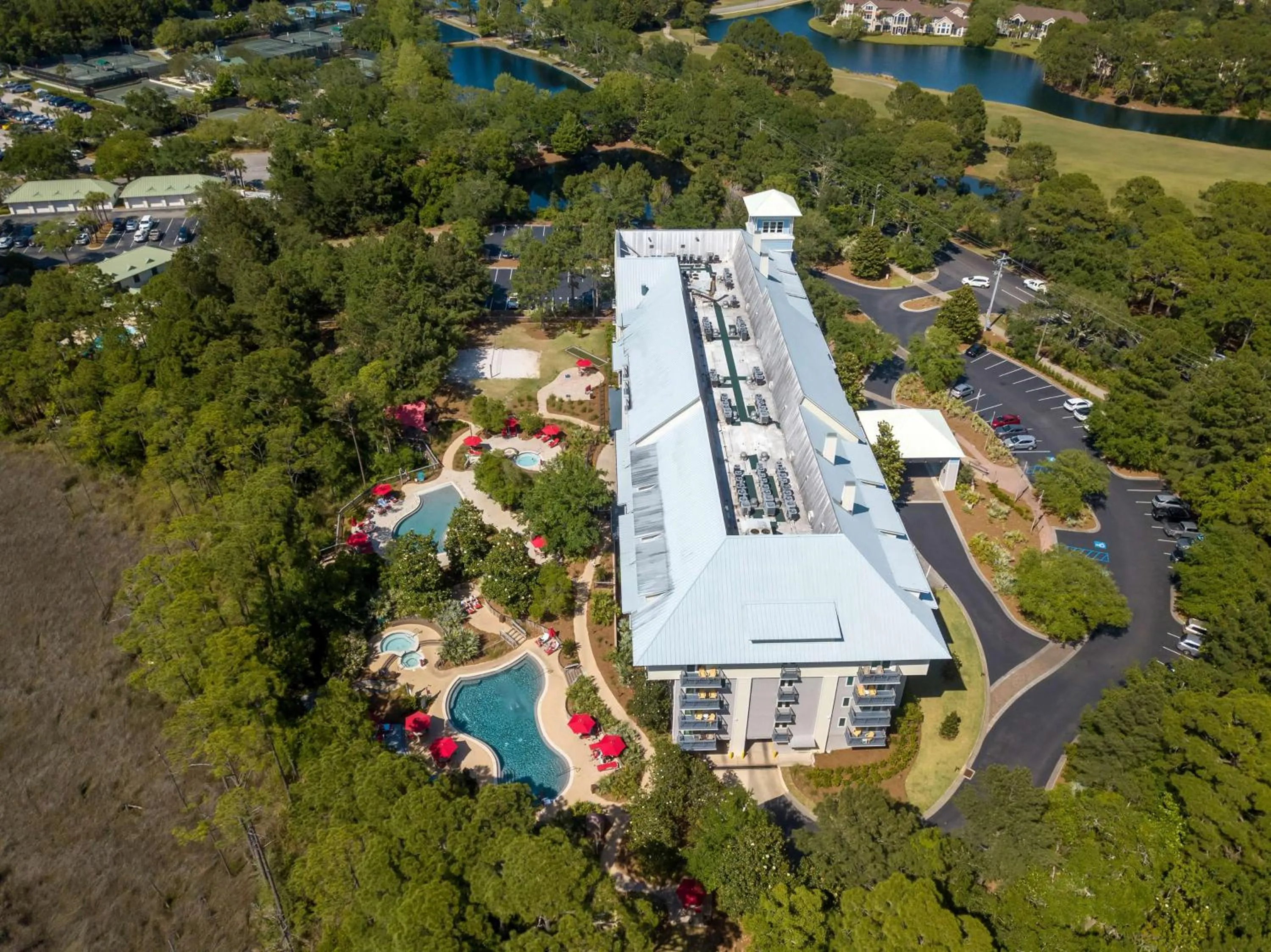 Property building in Hilton Grand Vacations Club Sandestin