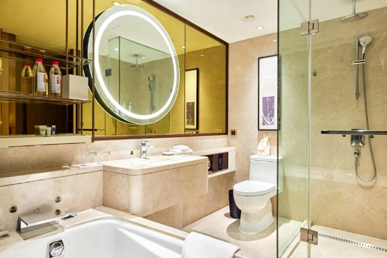 Bathroom in Courtyard by Marriott Yangzhou