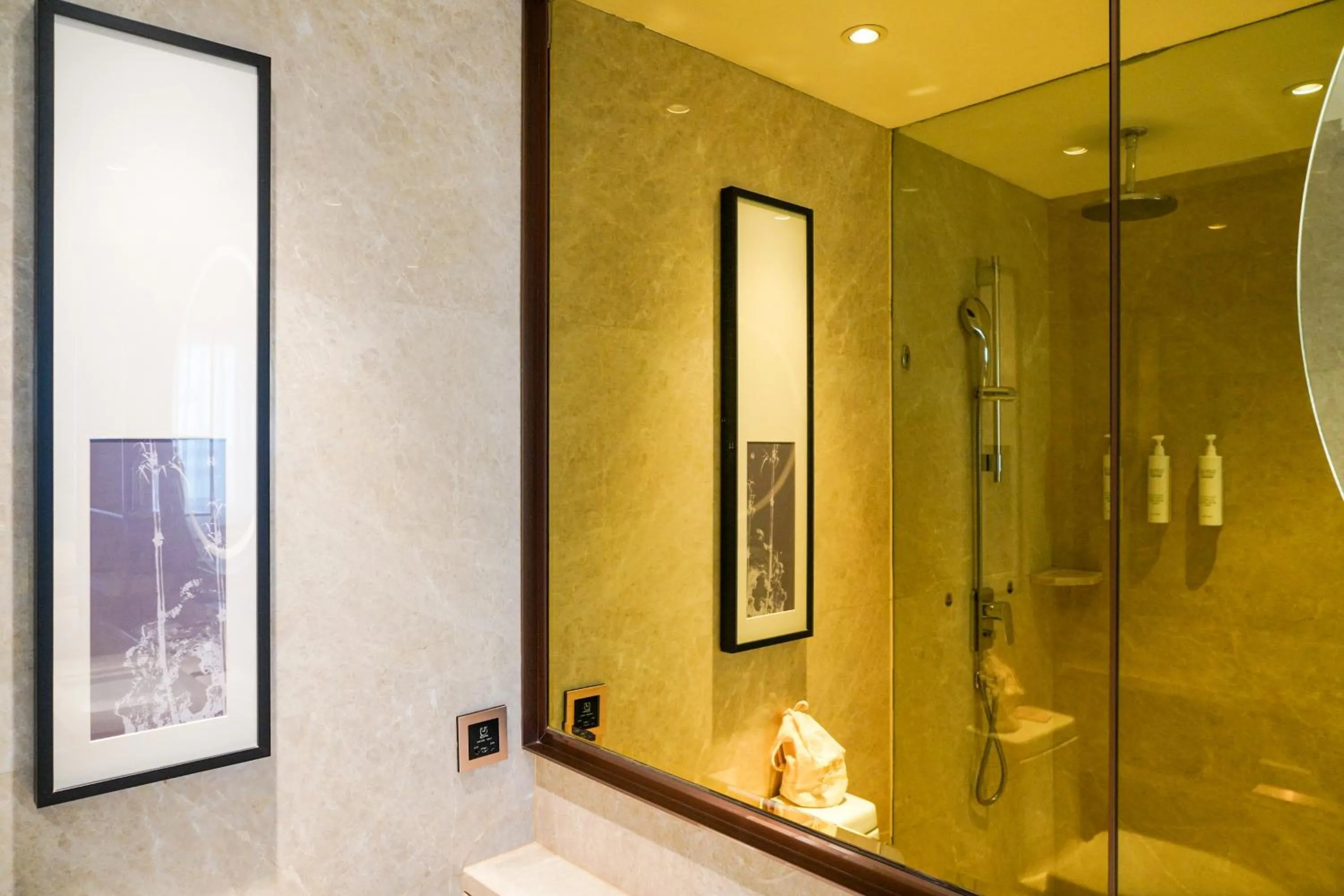 Bathroom in Courtyard by Marriott Yangzhou