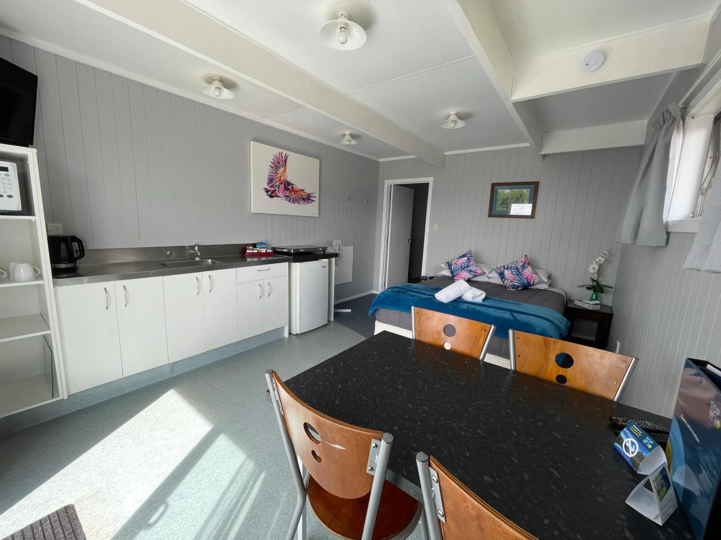 Kitchen or kitchenette in Motutere Bay TOP 10 Holiday Park