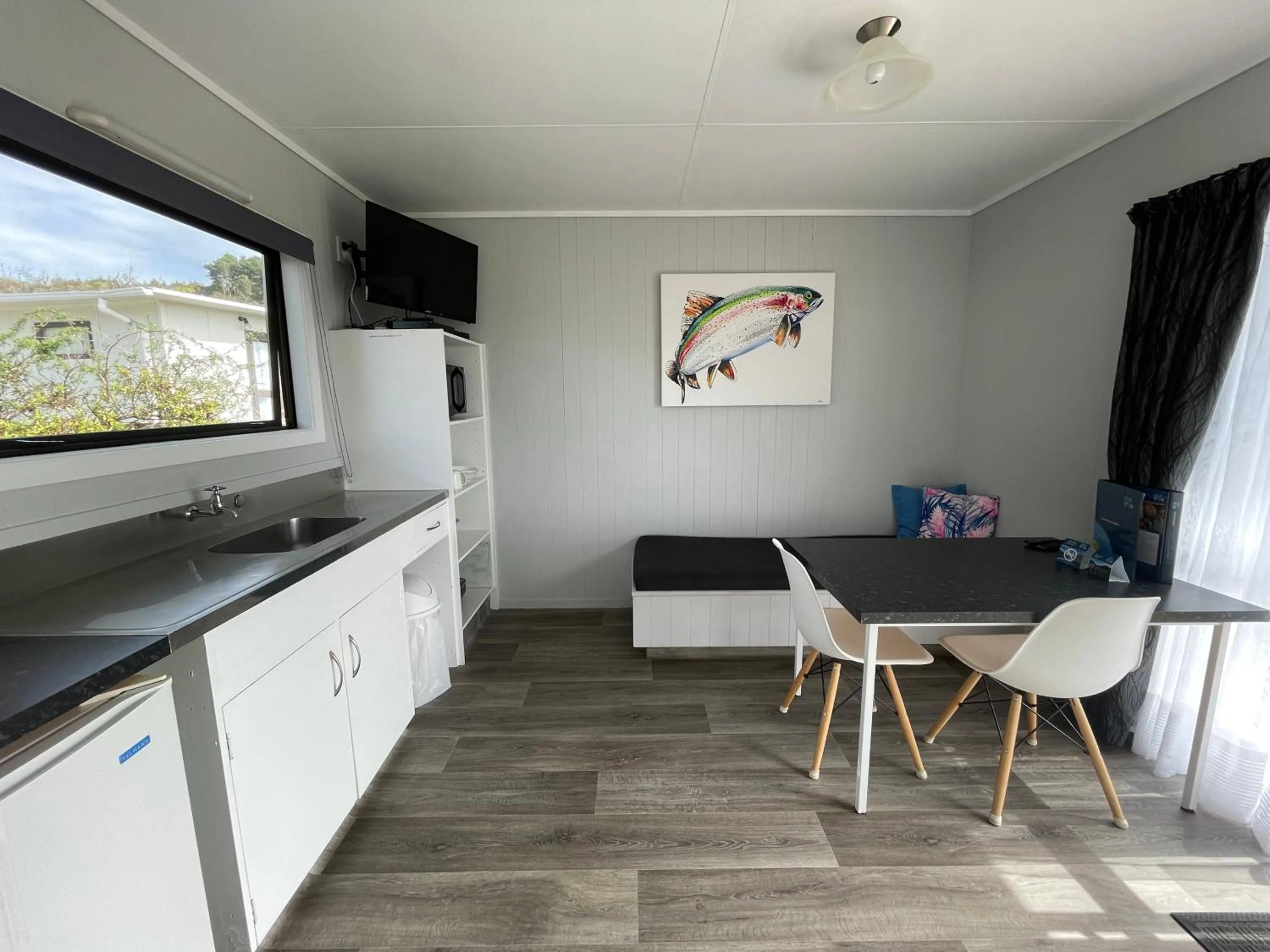 Kitchen or kitchenette in Motutere Bay TOP 10 Holiday Park