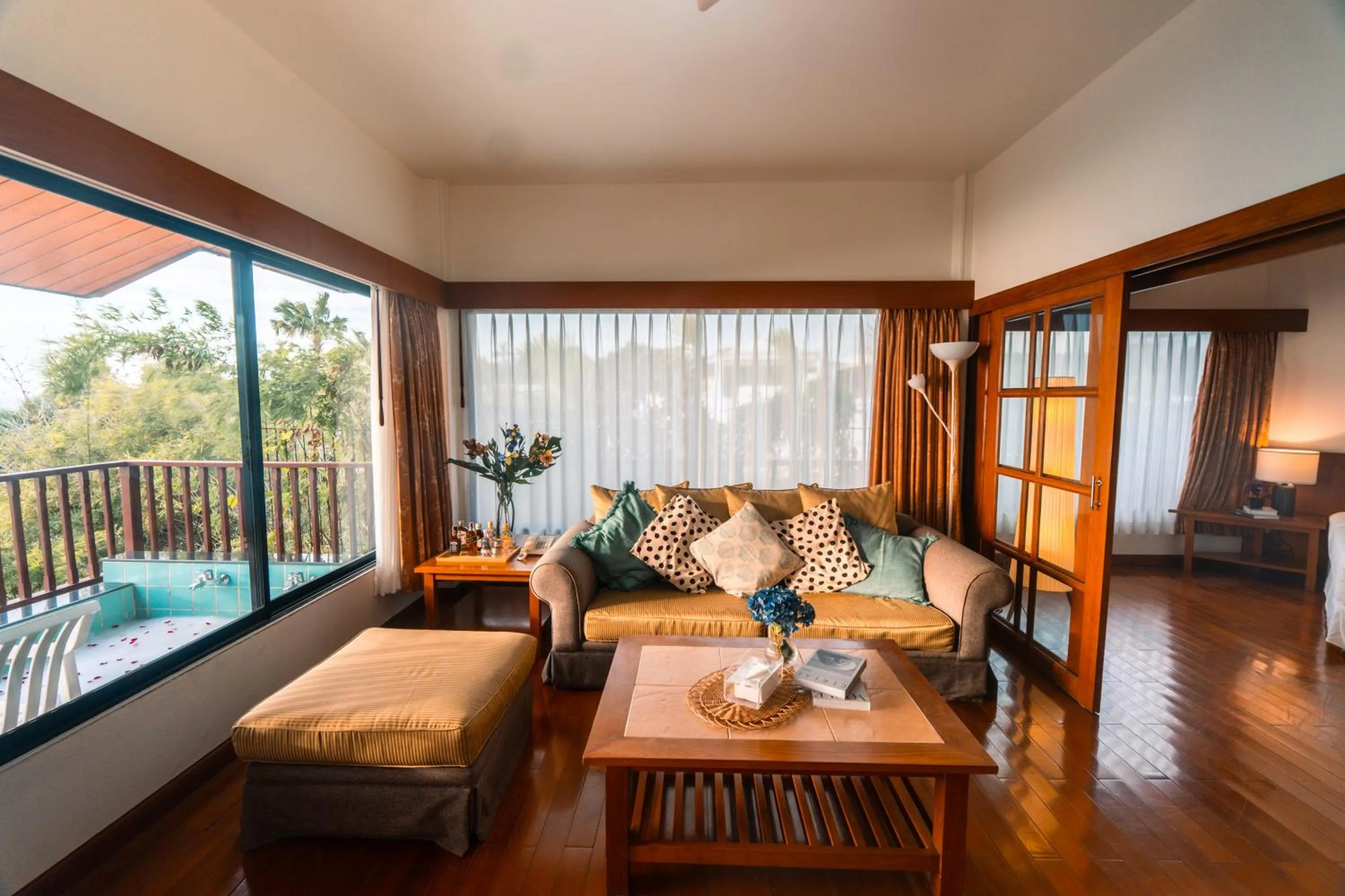 Living room in Birds and Bees Resort