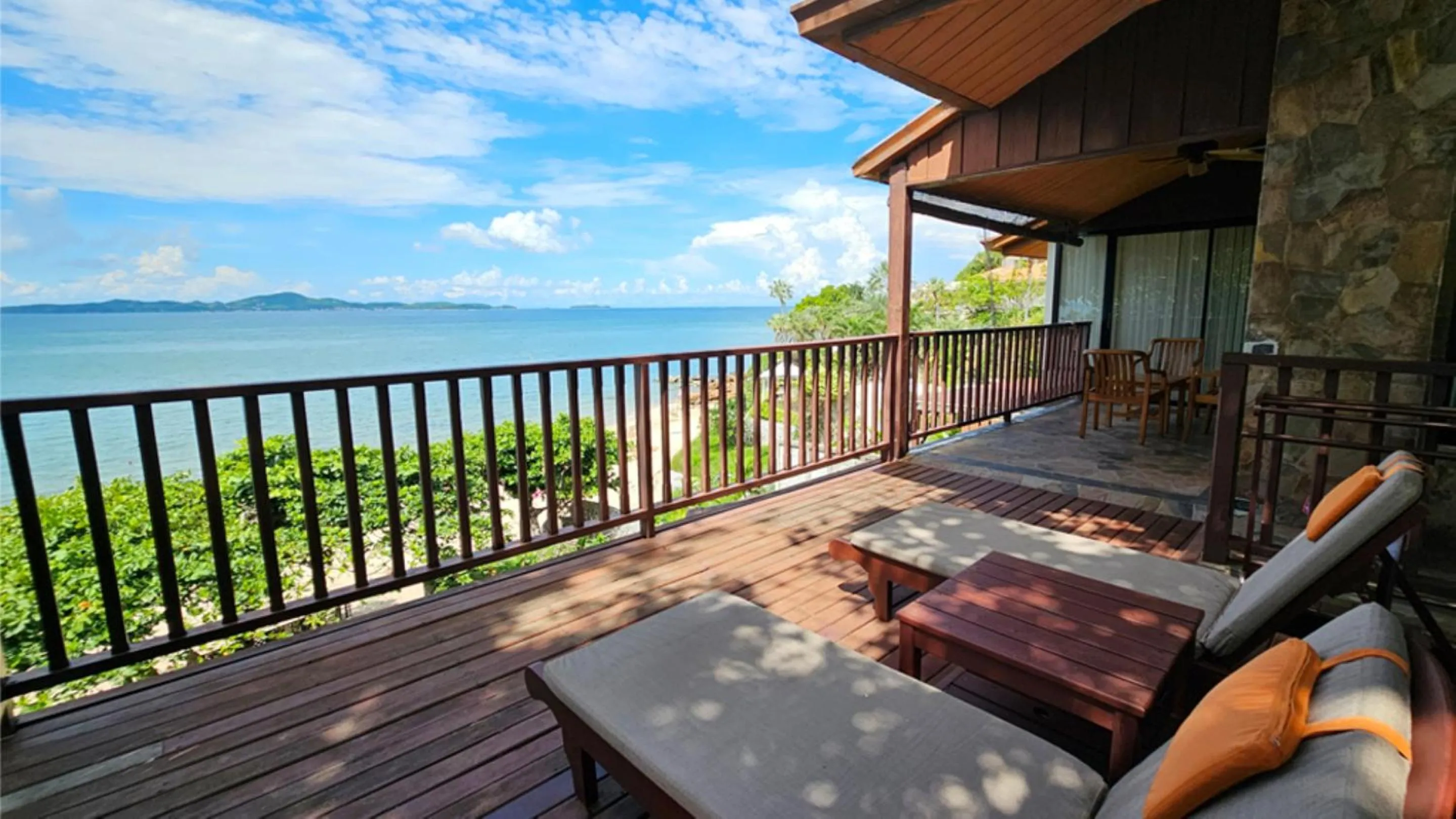 Balcony/Terrace in Birds and Bees Resort
