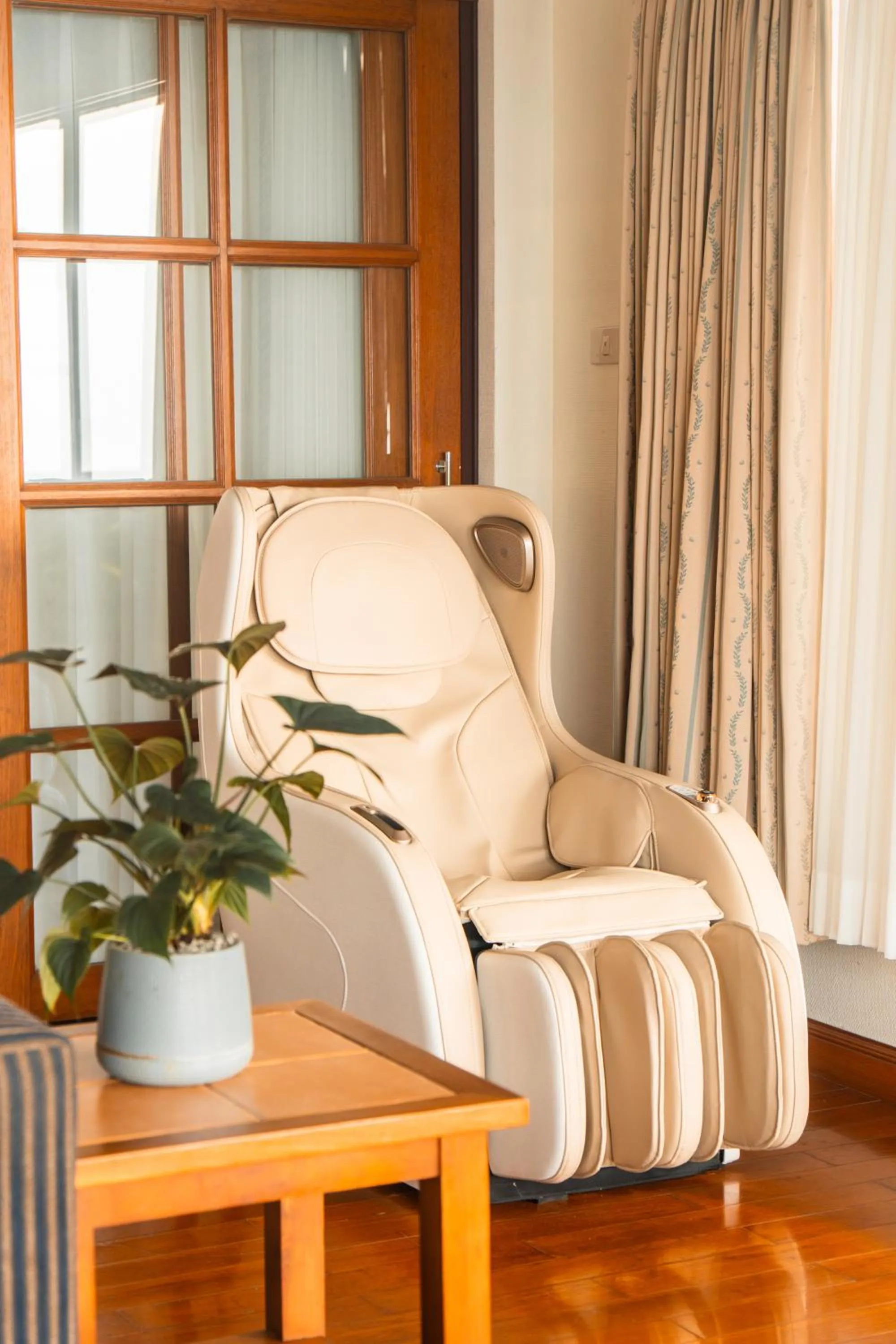 Living room in Birds and Bees Resort