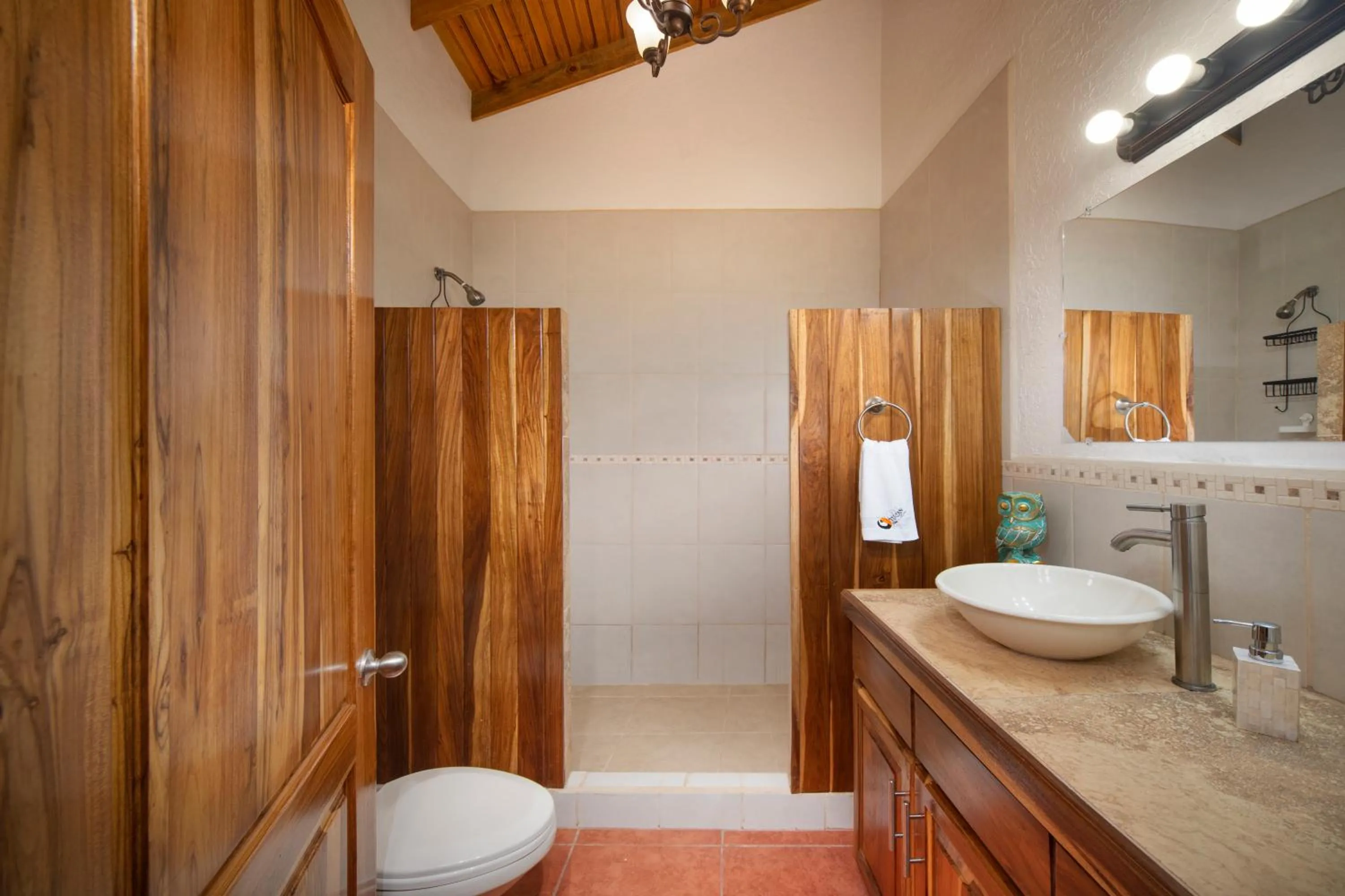 Shower in Mr. Tucan Hotel