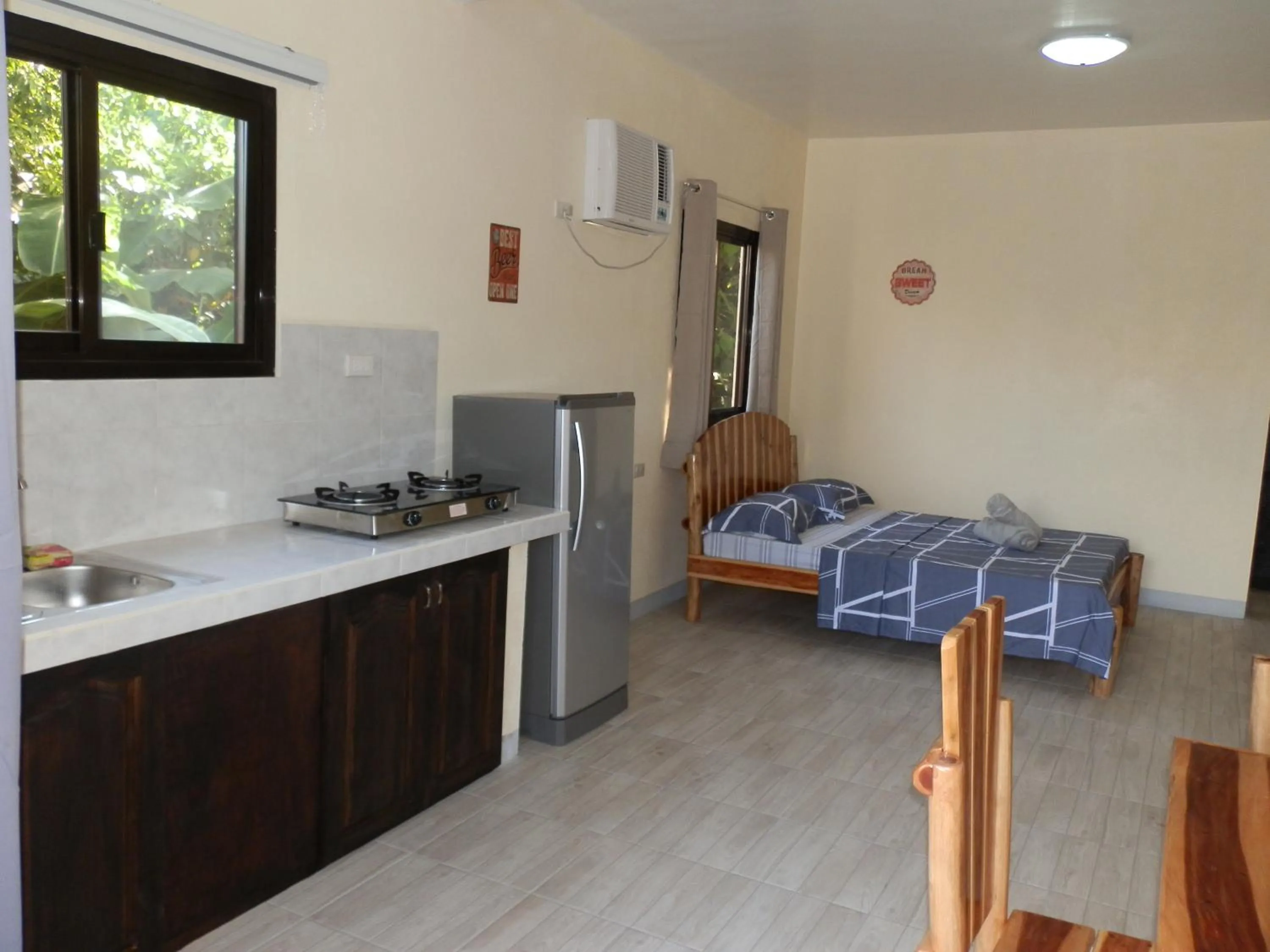 Kitchen or kitchenette, Bed in The Blue Pagong