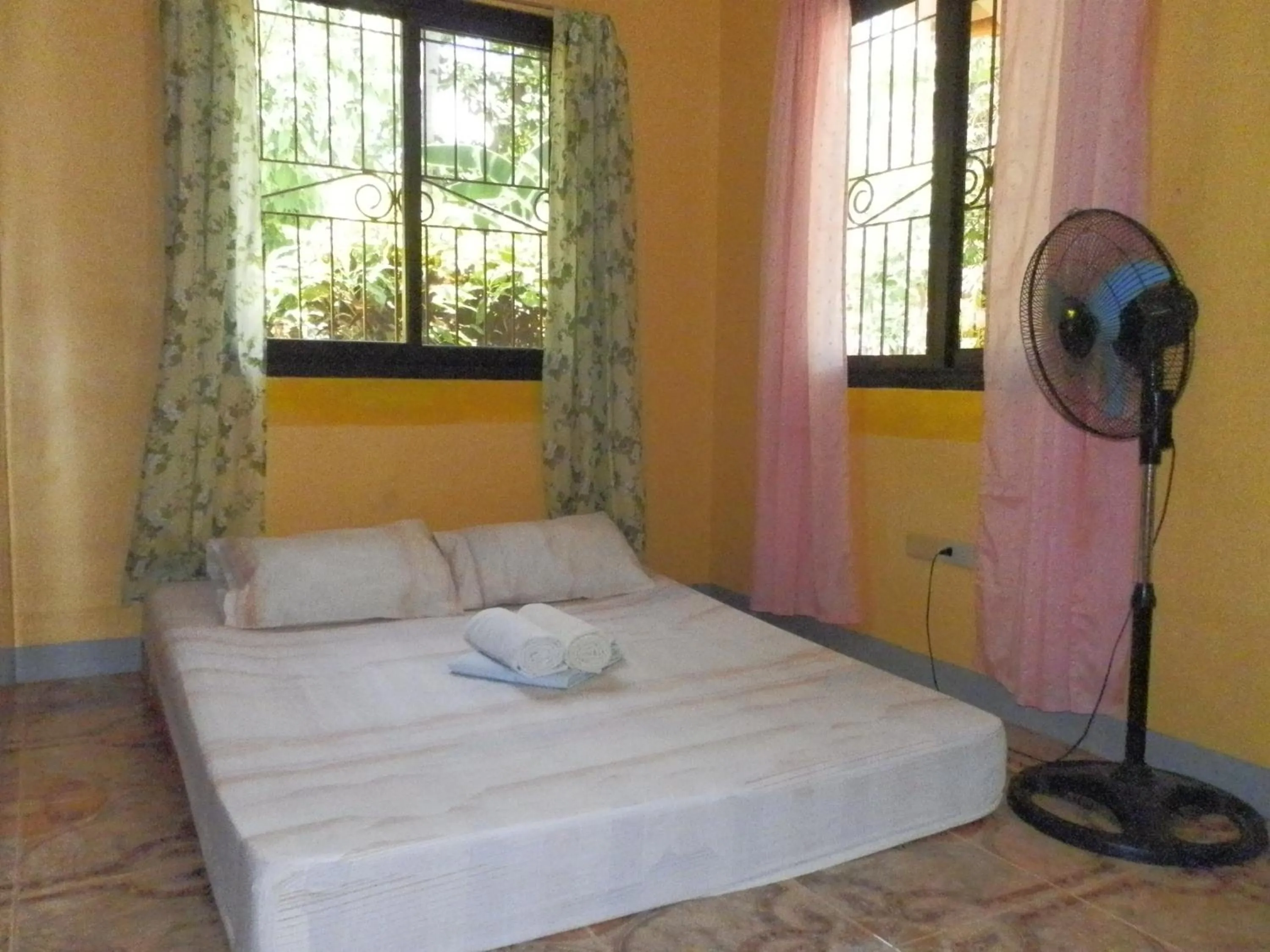 Living room, Bed in The Blue Pagong