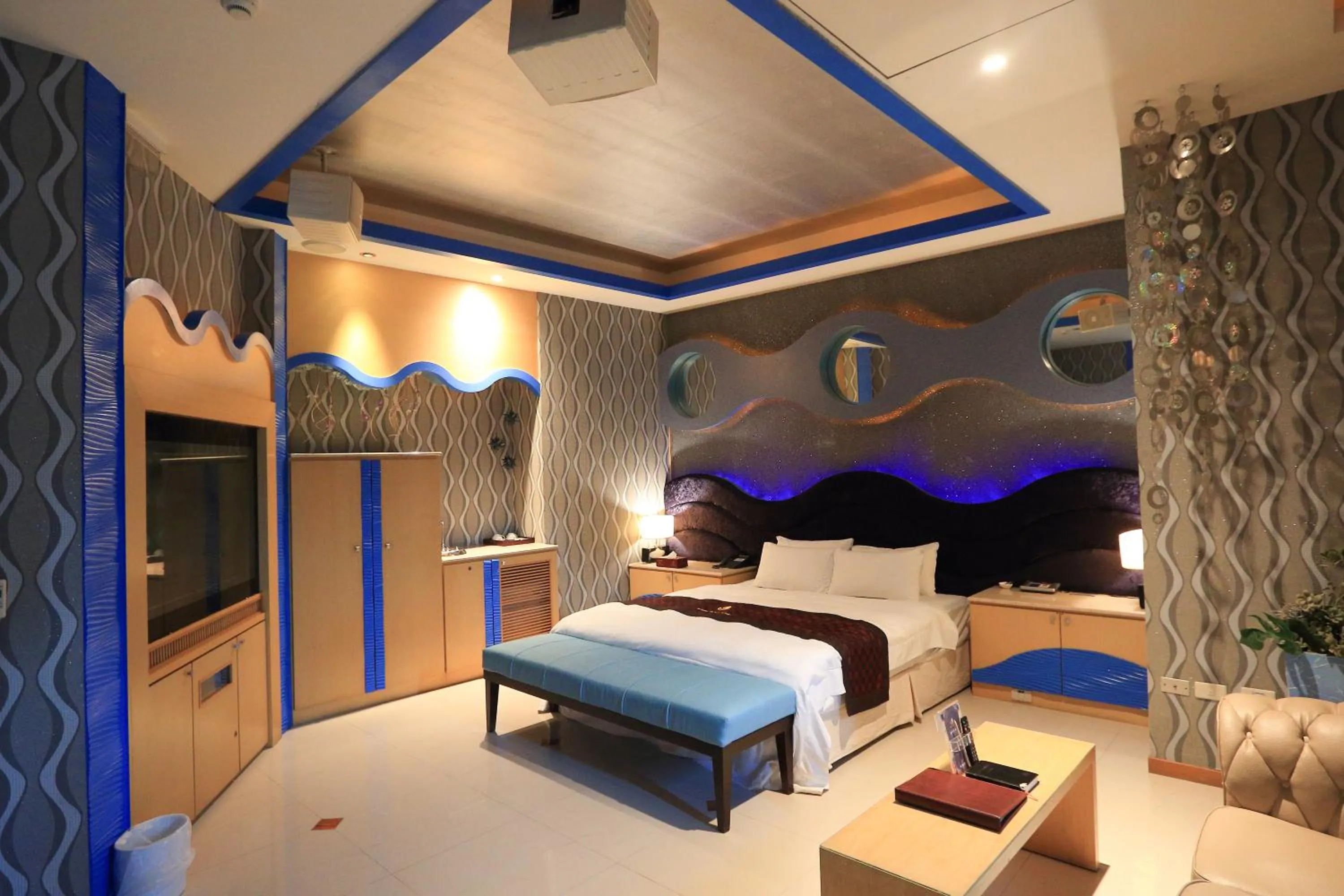 Bed in Moon Area Motel