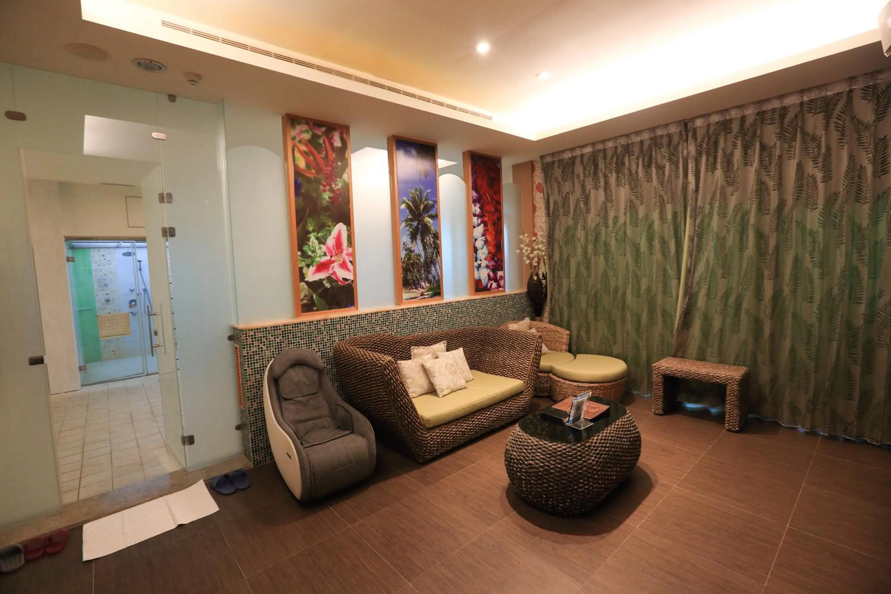 Living room in Moon Area Motel