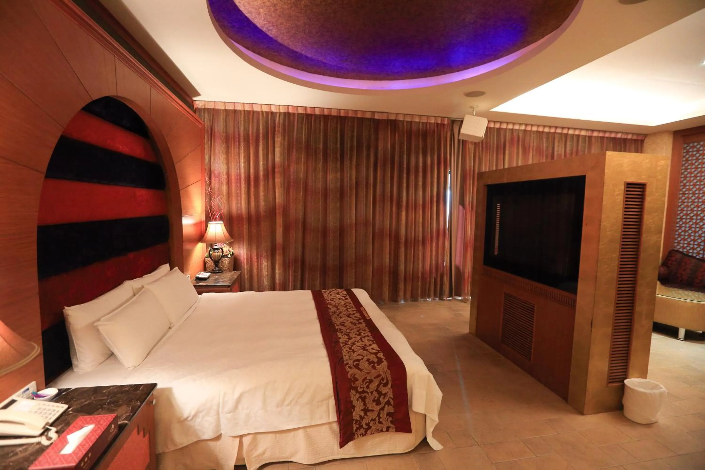 Bed in Moon Area Motel