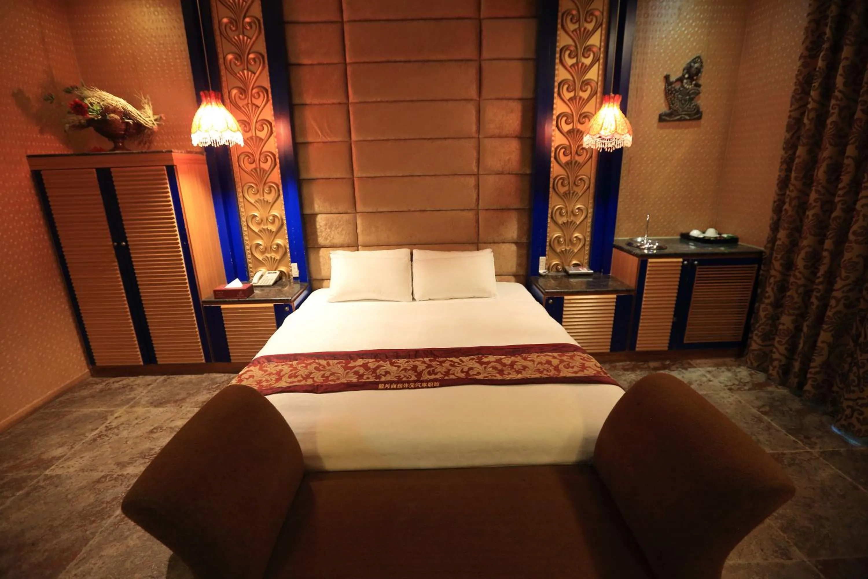 Bed in Moon Area Motel