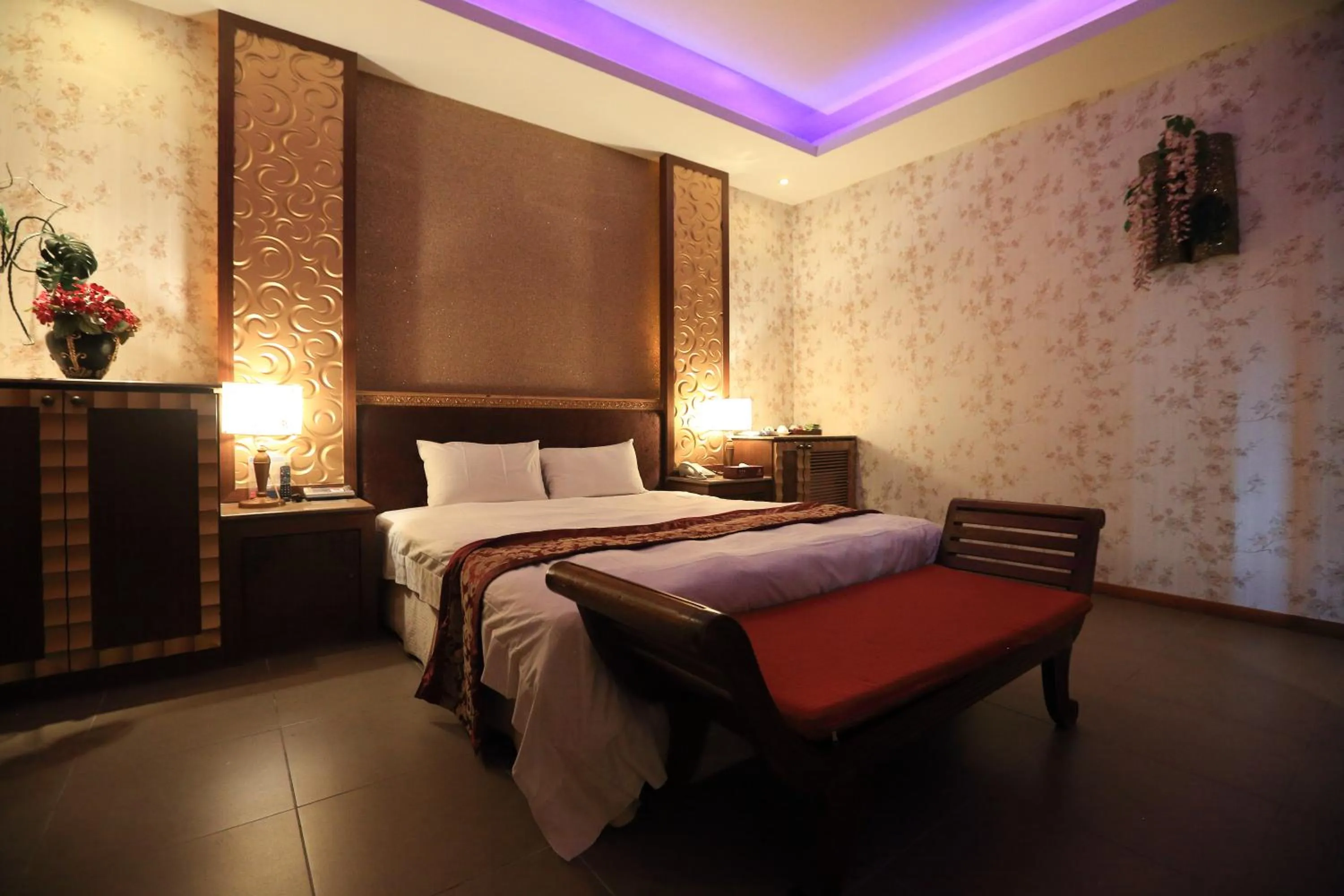 Bed in Moon Area Motel