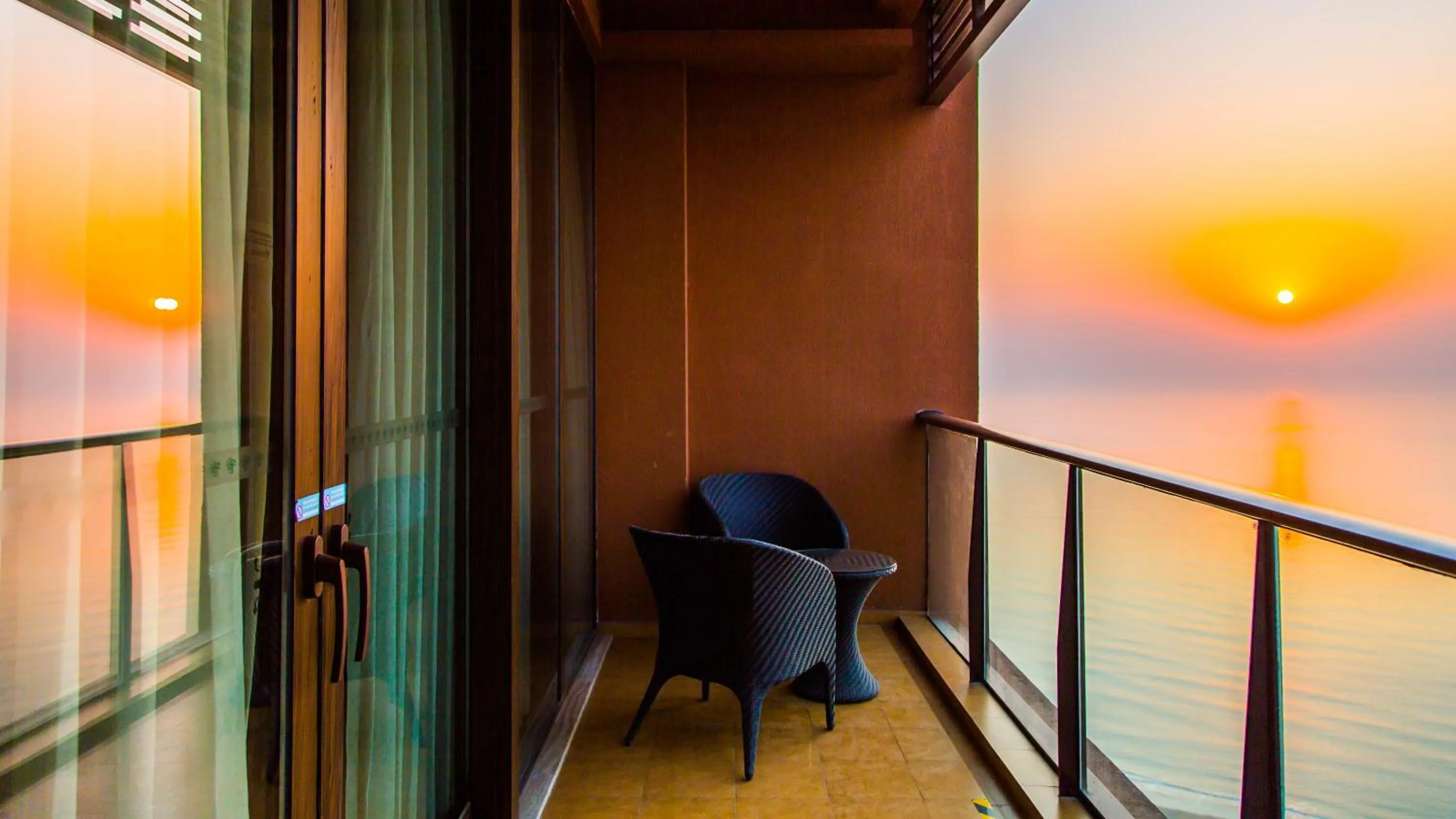 Sunrise in Qingdao Mangrove Tree Resort World - Red Coral Hotel