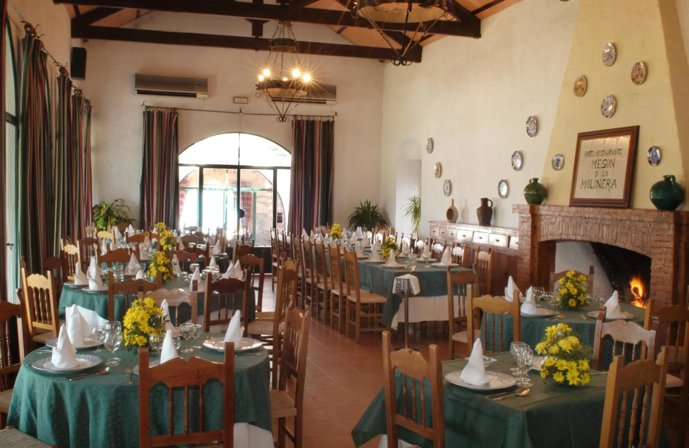 Restaurant/places to eat in Mesón de la Molinera