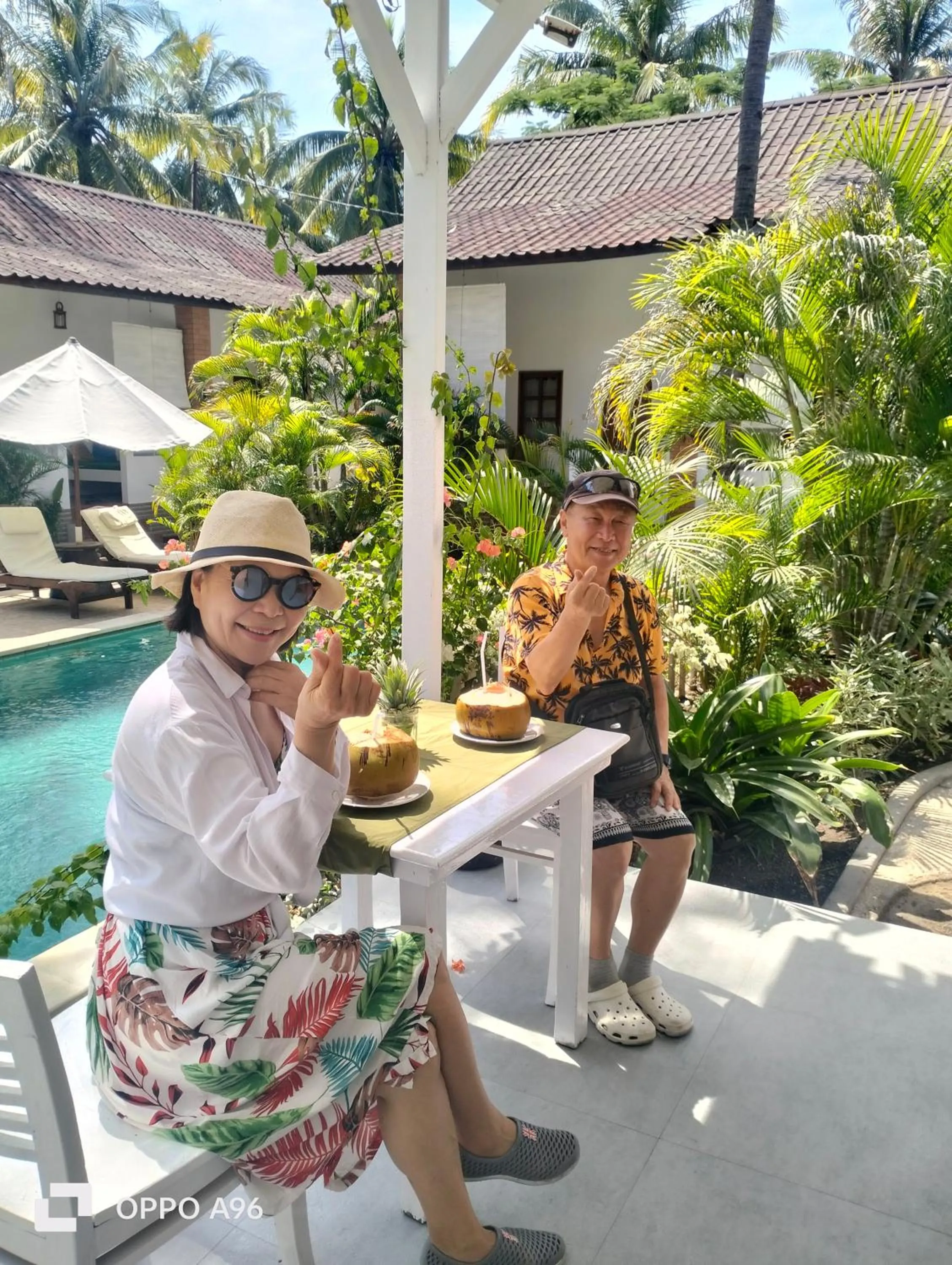 Restaurant/places to eat in White Coconut Resort