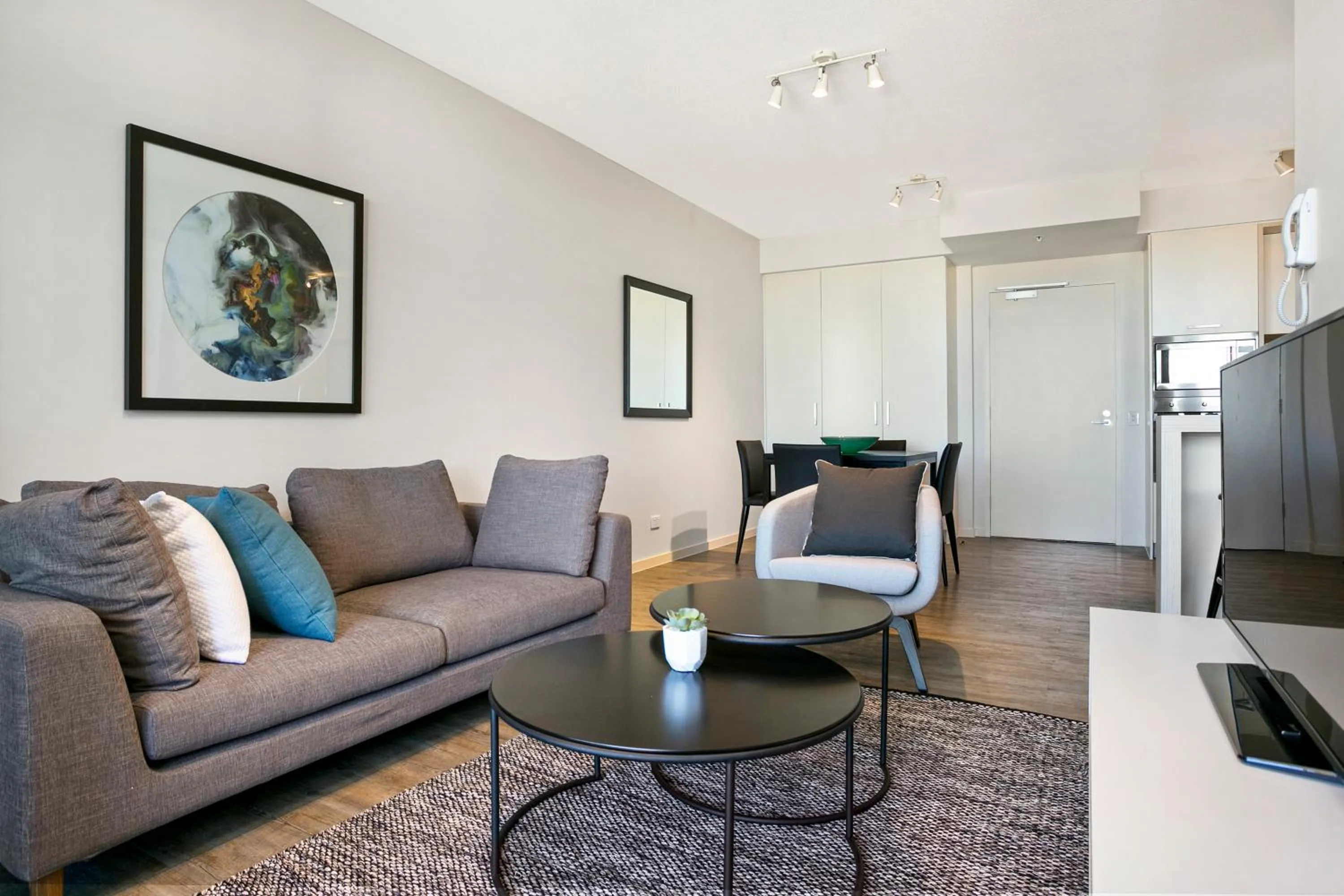 TV and multimedia in Soda Apartments by CLLIX