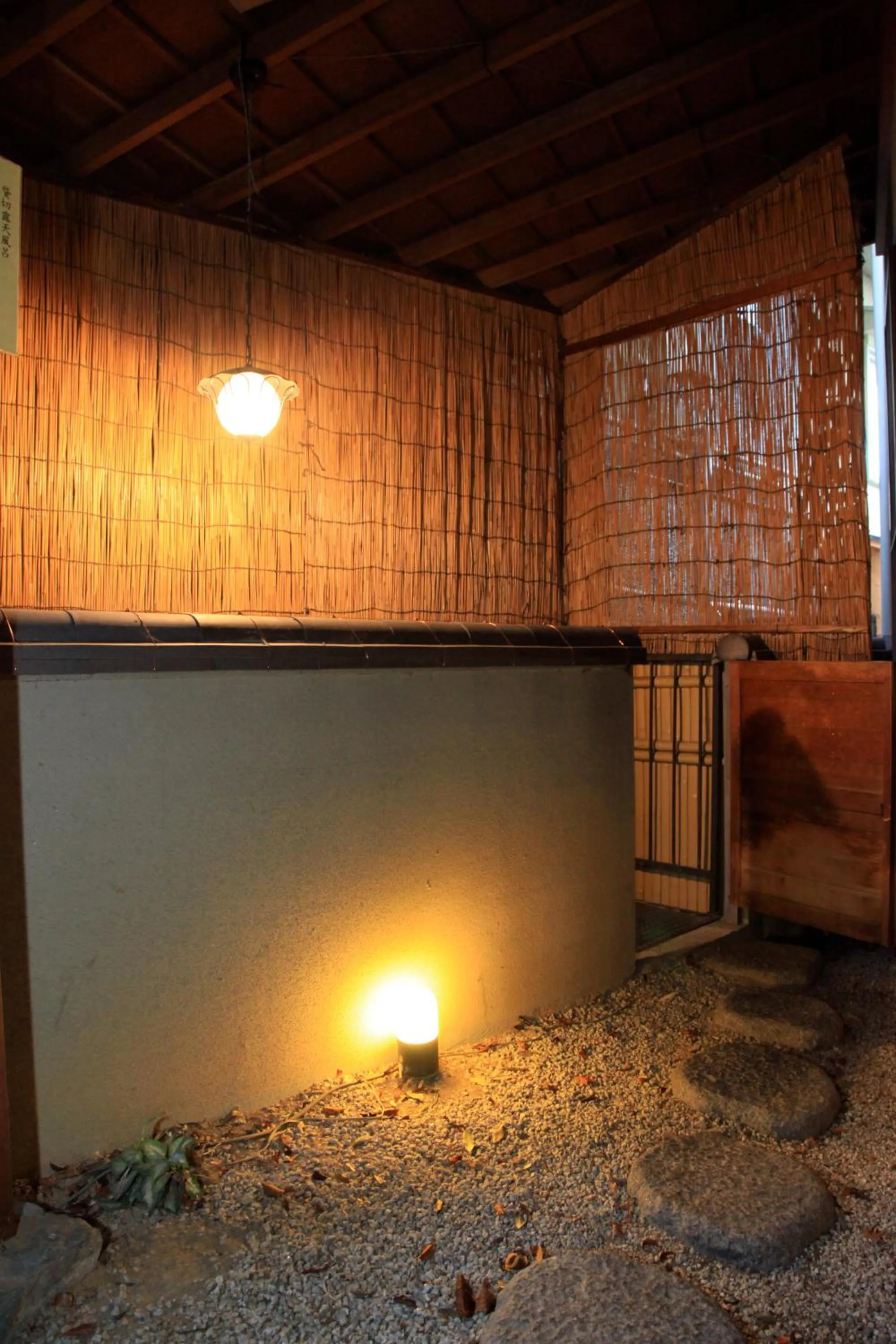 Decorative detail in Hotel New Kotobuki