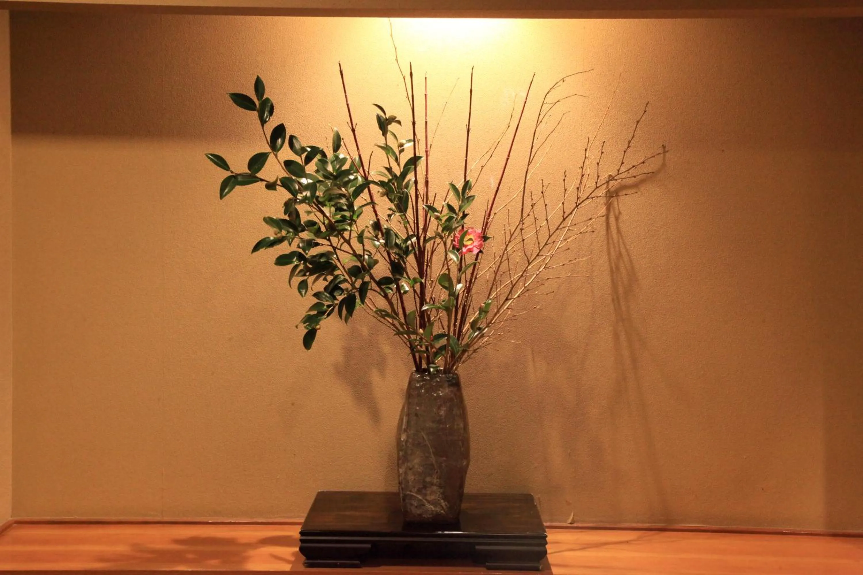 Decorative detail in Hotel New Kotobuki