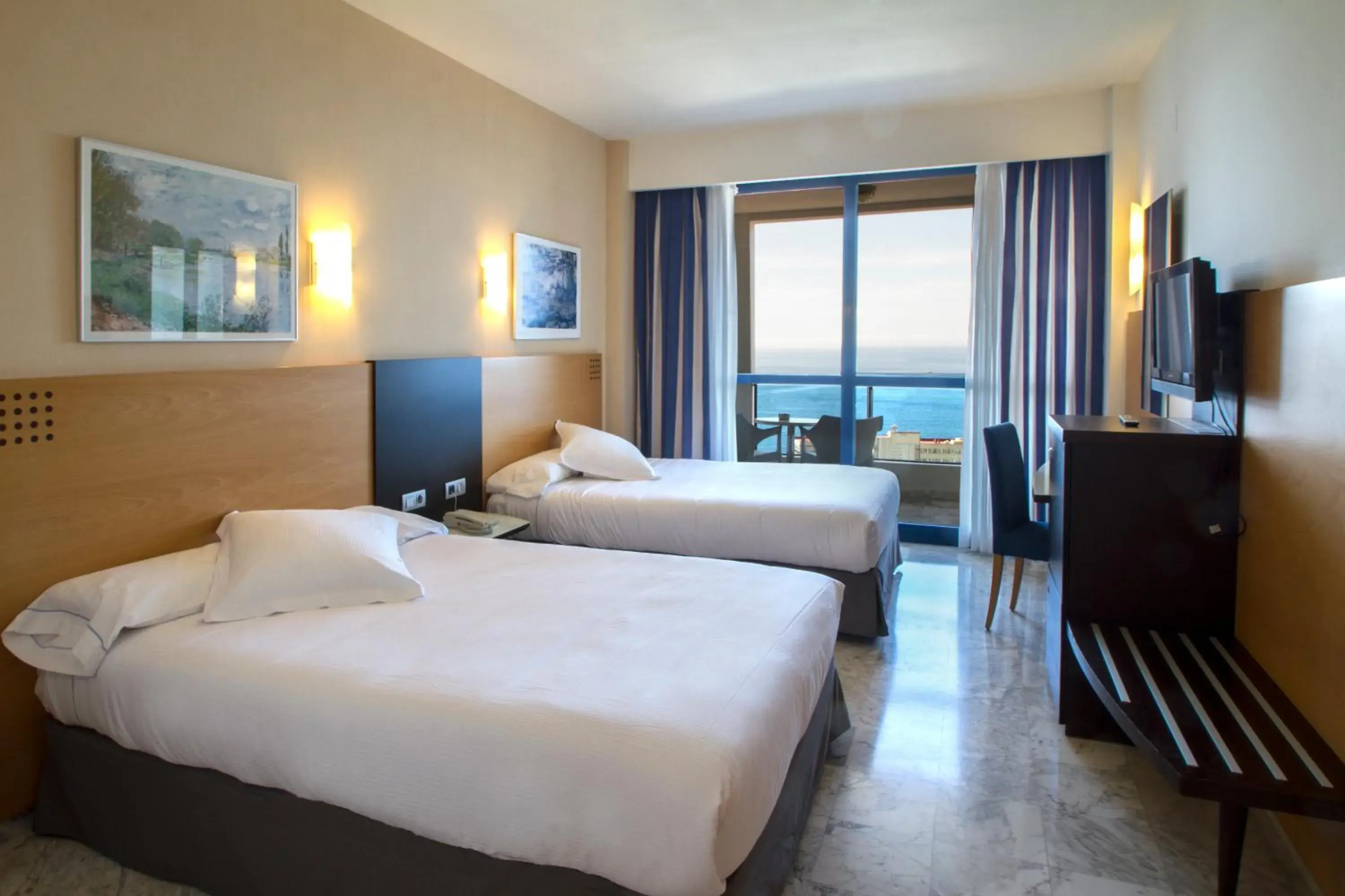 Double Room with Terrace (3 Adults) in Hotel Madeira Centro Double Room with Terrace (3 Adults) in Hotel Madeira Centro