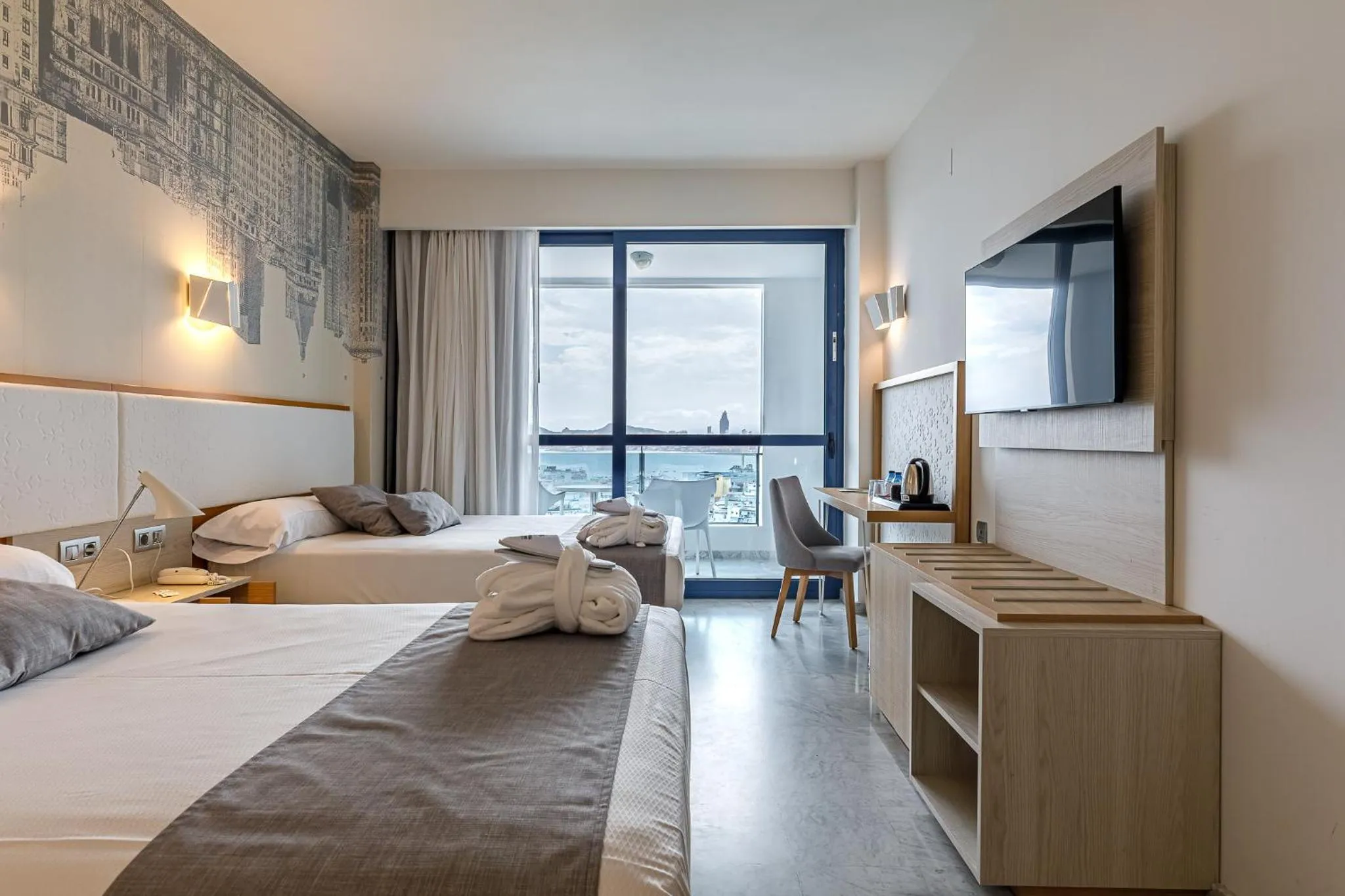 Bed in Hotel Madeira Centro