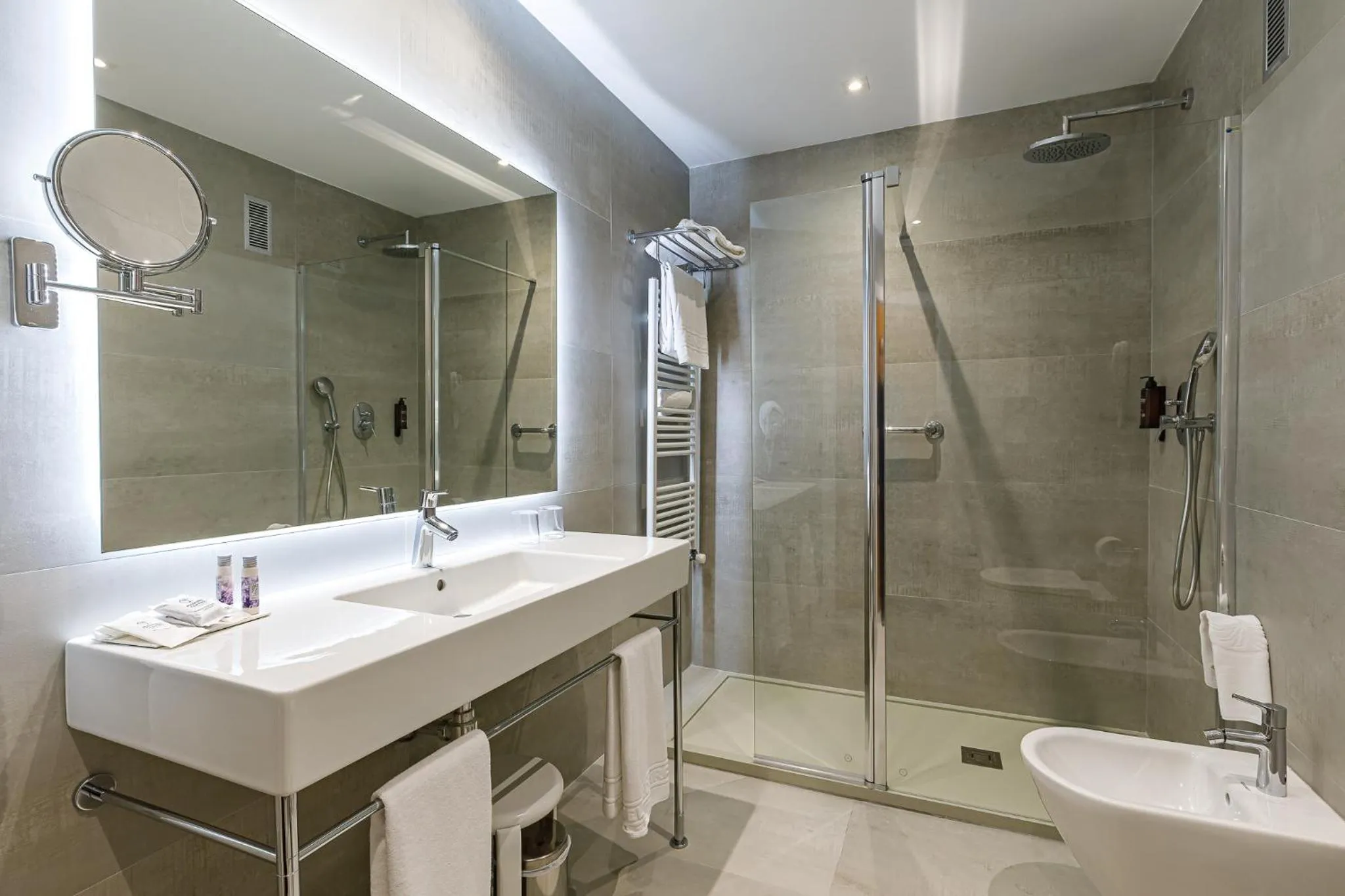 Toilet in Hotel Madeira Centro