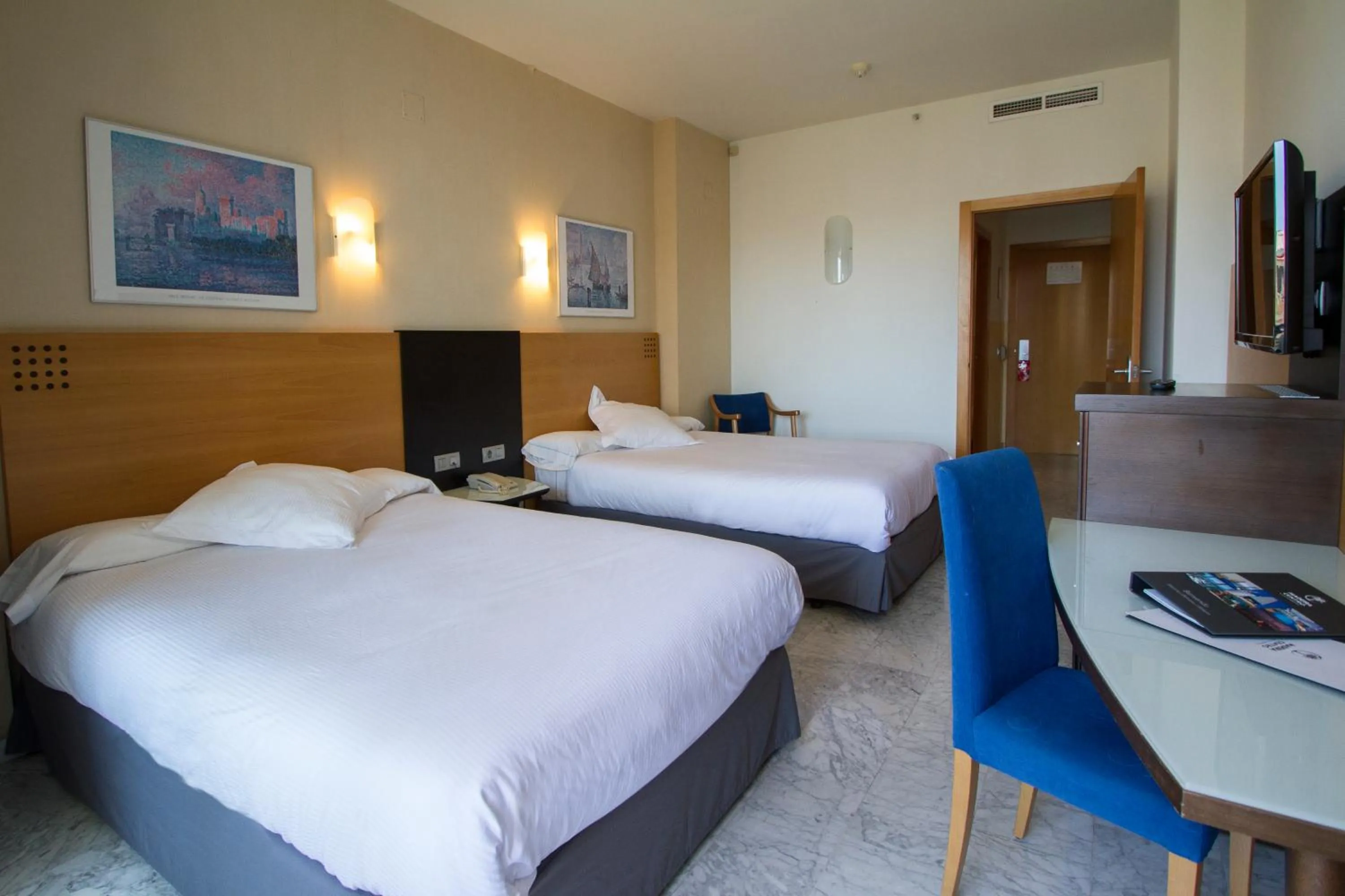 Bedroom, Bed in Hotel Madeira Centro