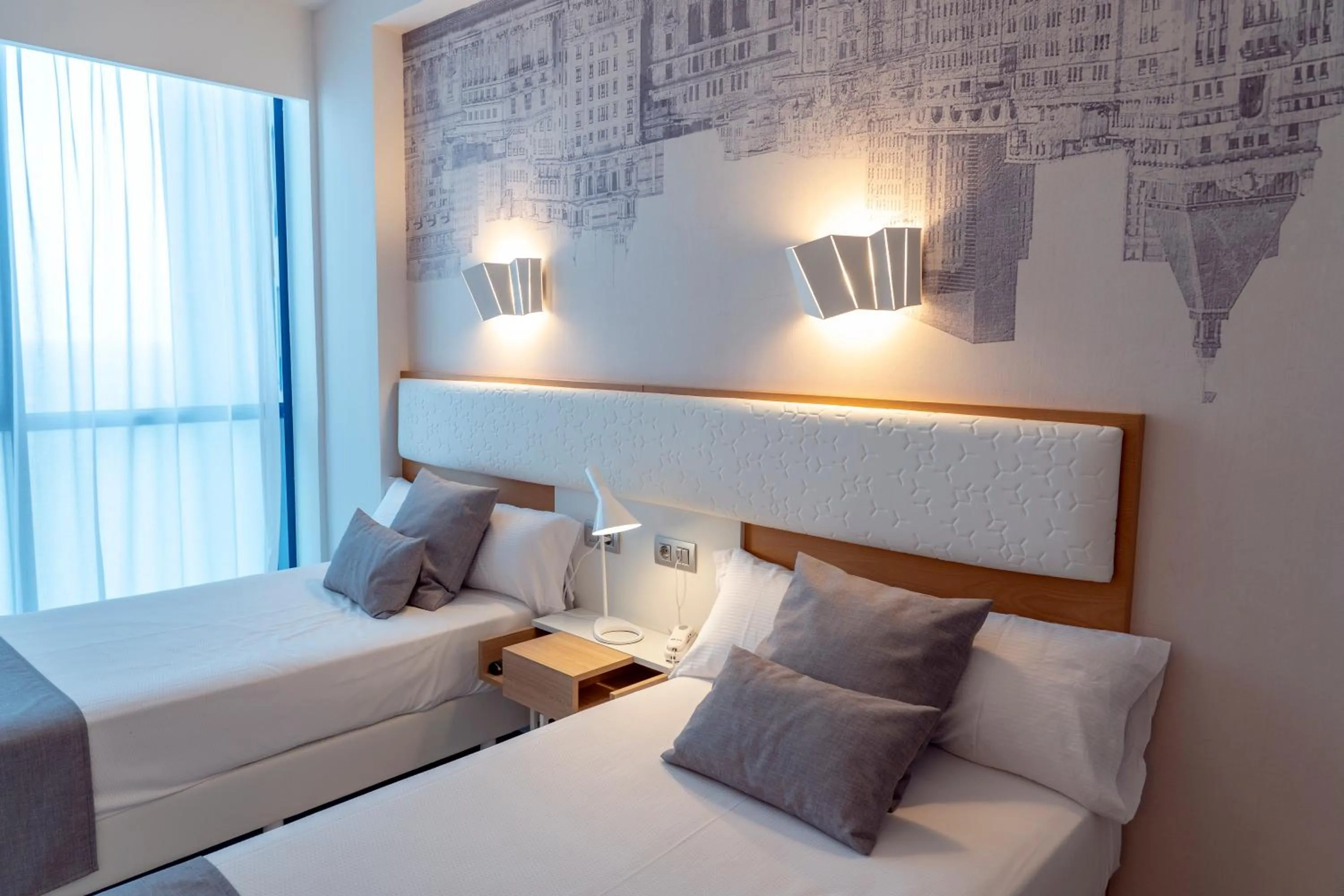 Photo of the whole room, Bed in Hotel Madeira Centro