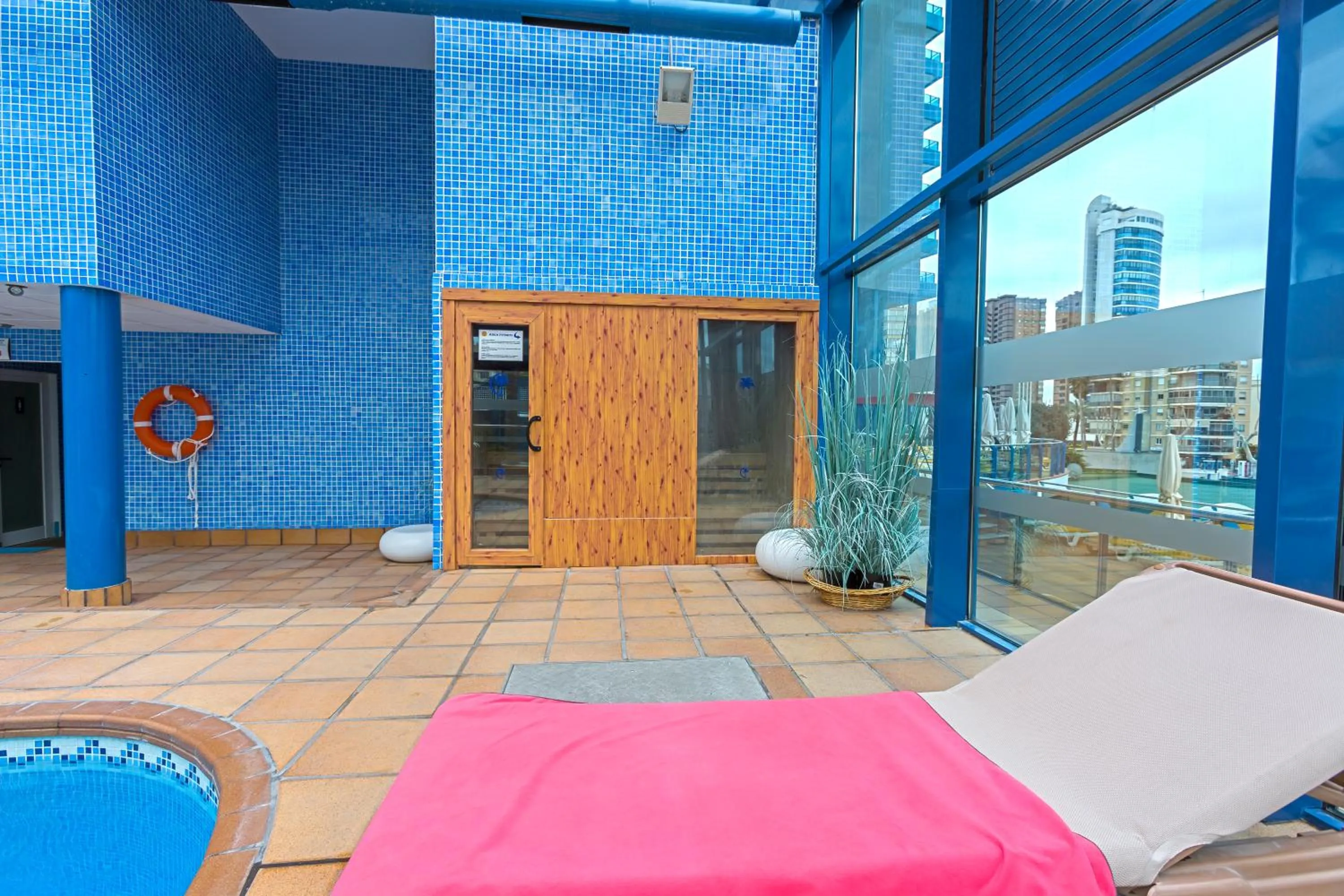 Swimming pool in Hotel Madeira Centro