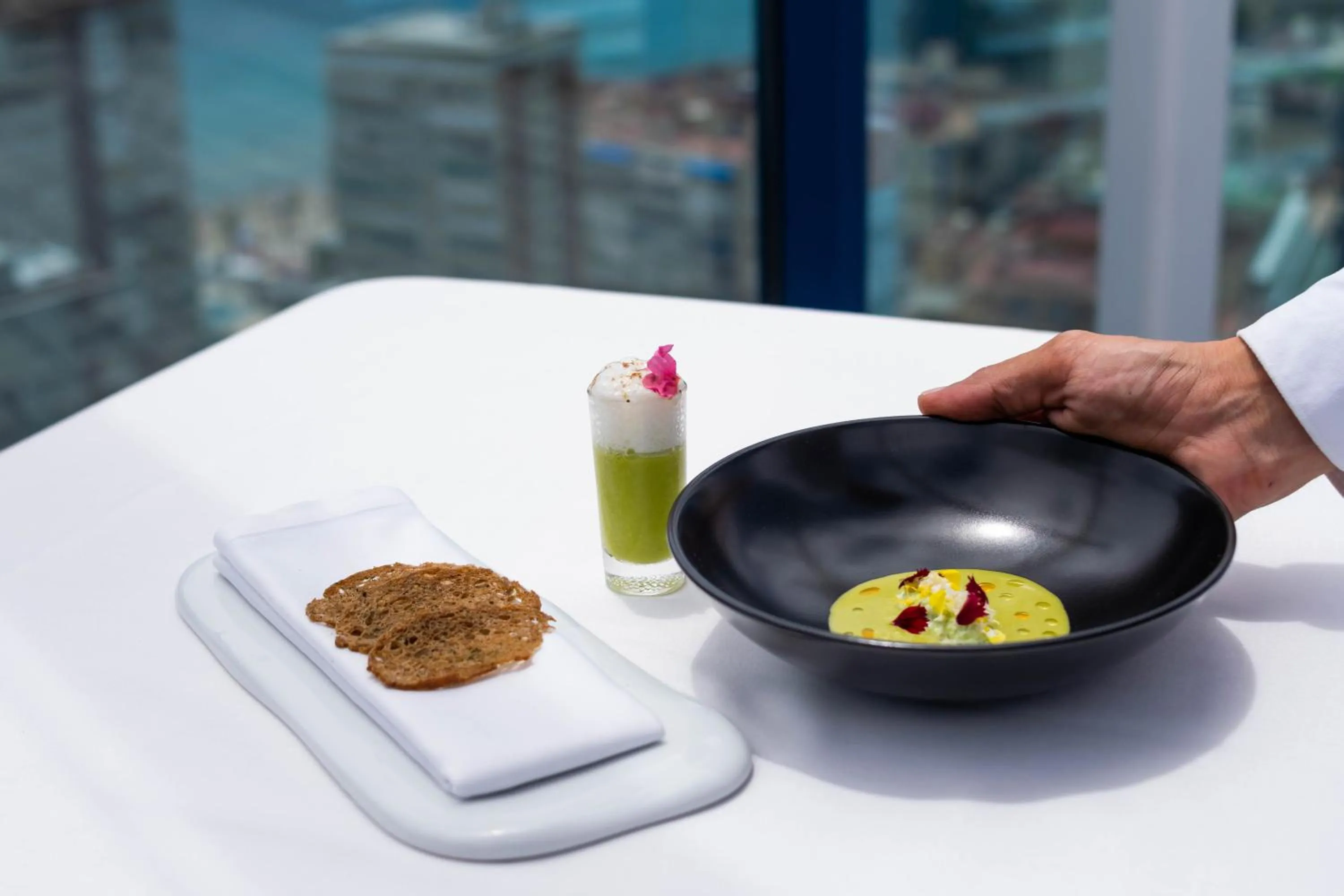 Restaurant/places to eat in Hotel Madeira Centro