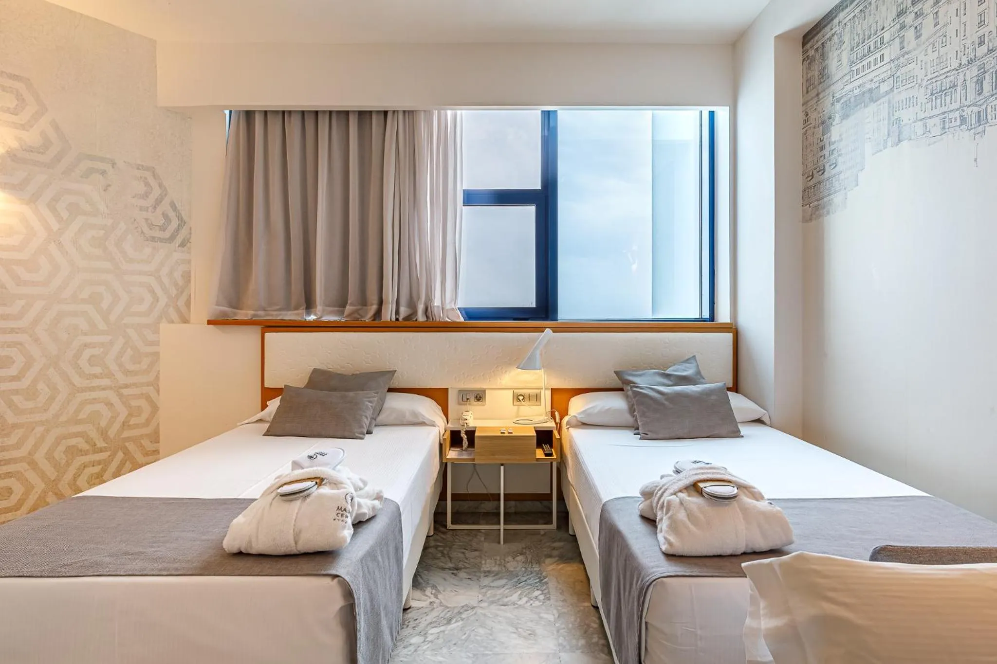 Photo of the whole room, Bed in Hotel Madeira Centro