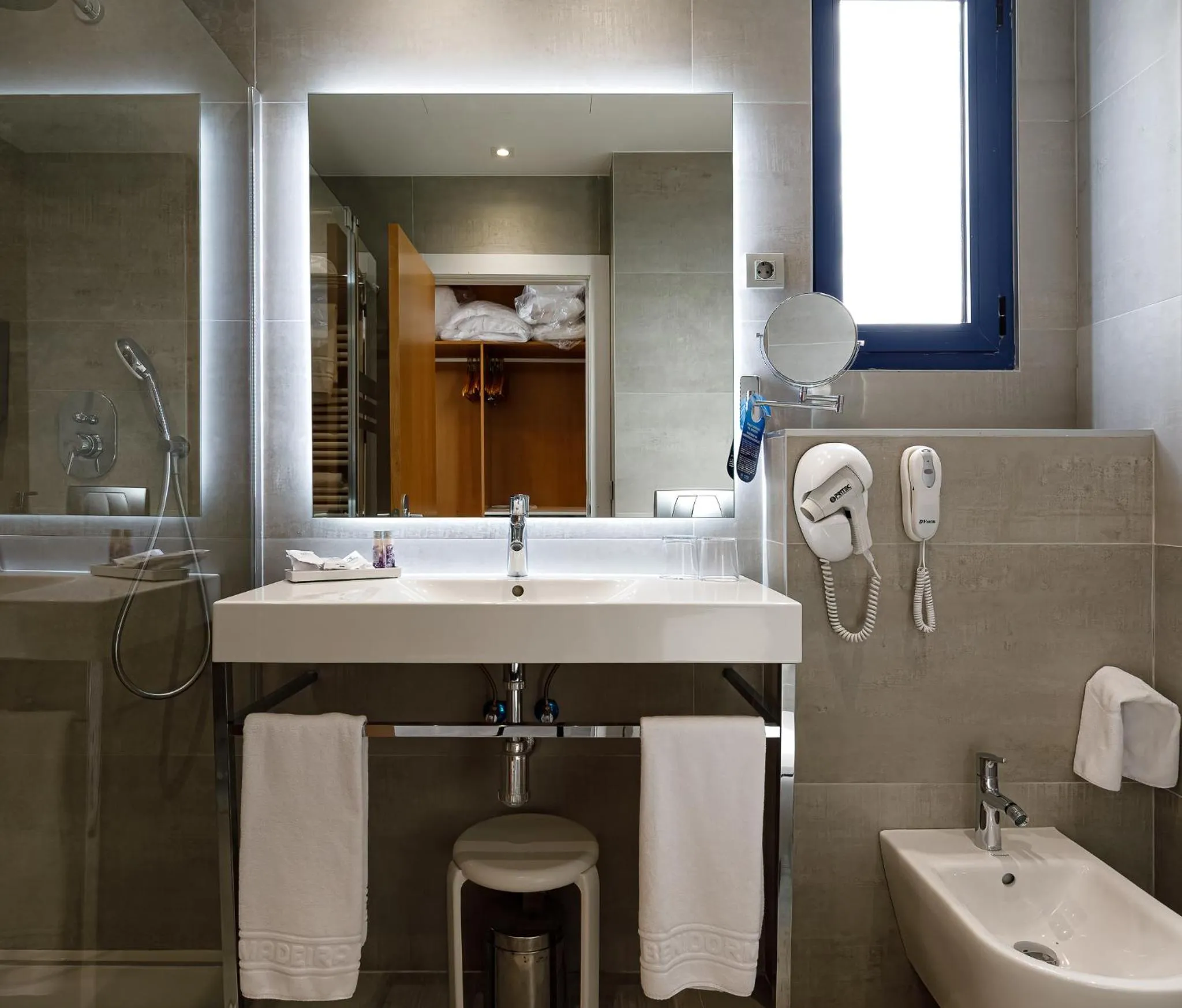 Toilet in Hotel Madeira Centro