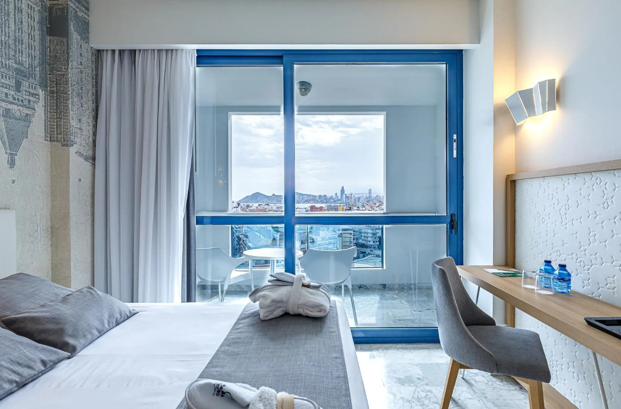 Photo of the whole room, Bed in Hotel Madeira Centro